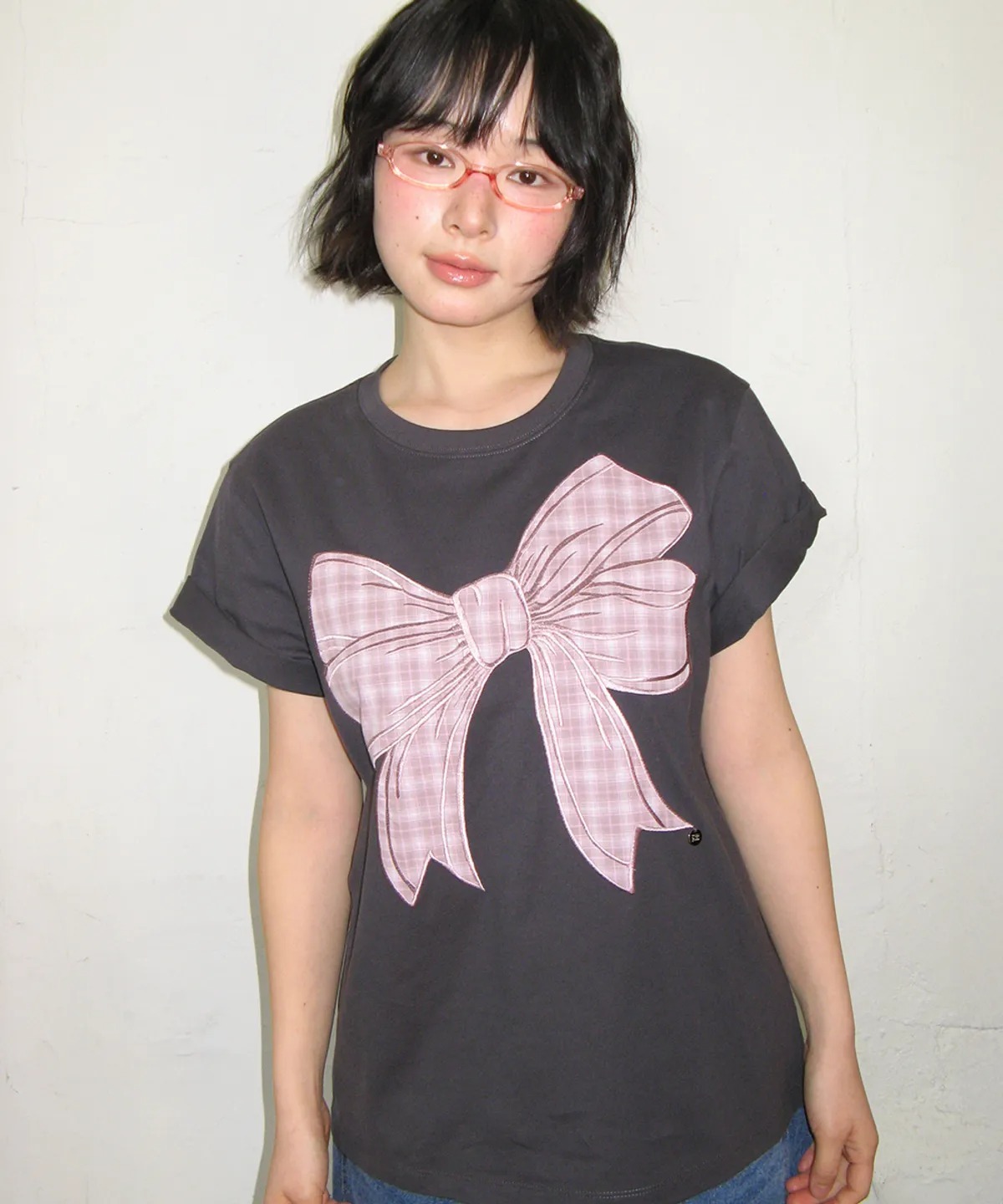 RONRON BIG RIBBON APPLIQUE BASIC FIT T SHIRT