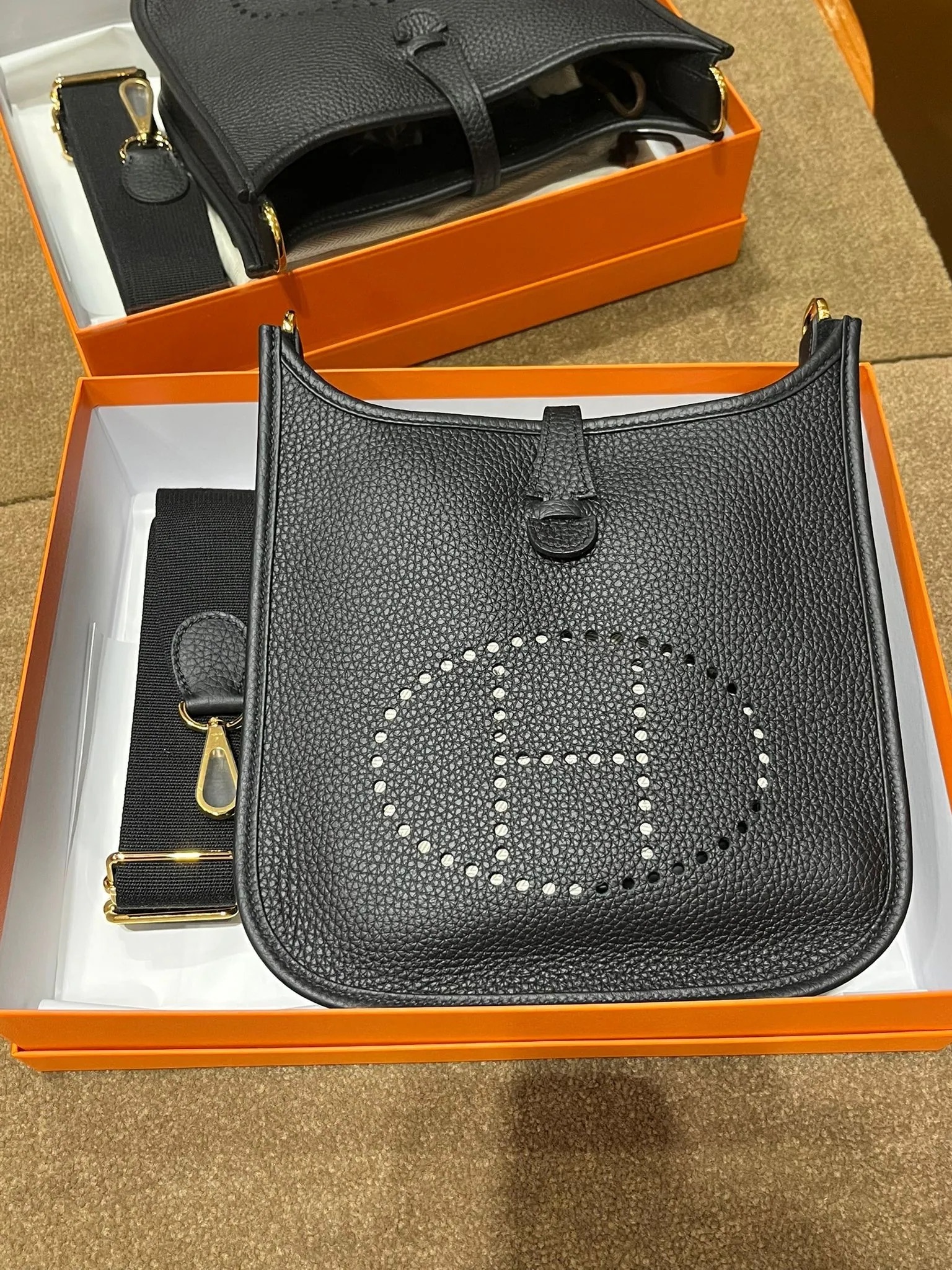 Evelyne 23 89 noir cc tc G