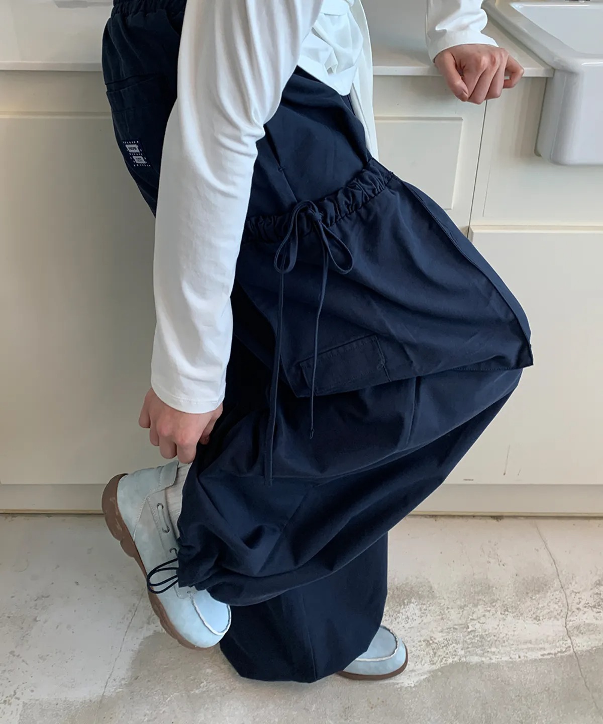RONRON RIBBON STRING WIDE CARGO PANTS NAVY