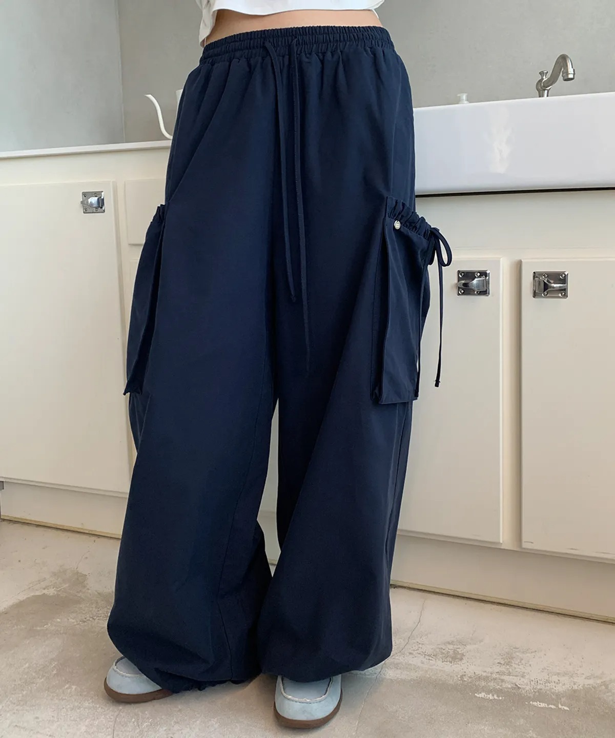 RONRON RIBBON STRING WIDE CARGO PANTS NAVY