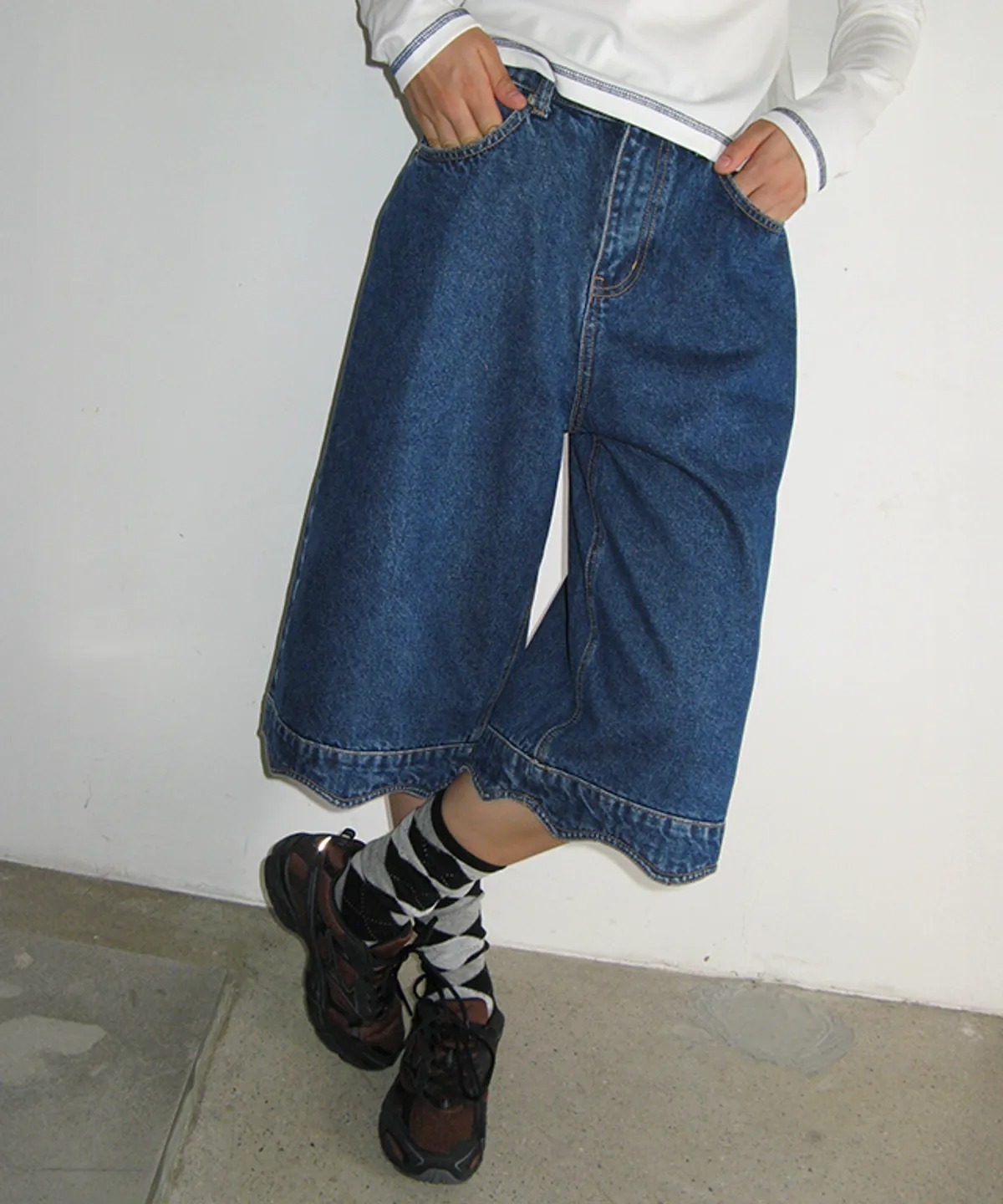RONRON SCALLOP BERMUDA DENIM PANTS
