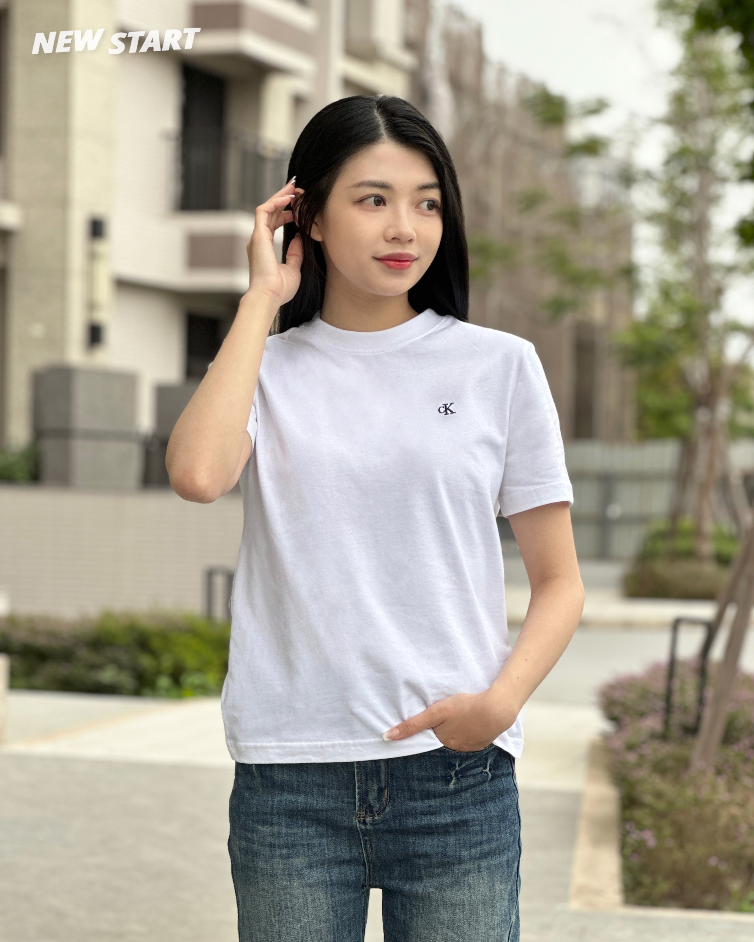 Calvin Klein CK 電繡小字母 女款 短袖上衣 短T