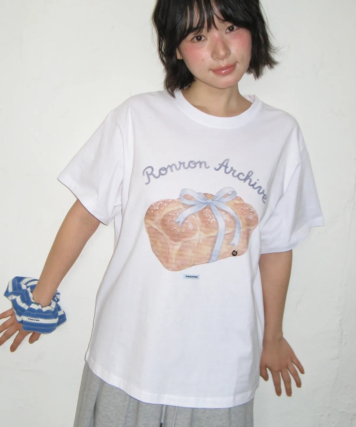 RONRON RIBBON TOAST BASIC FIT T SHIRT