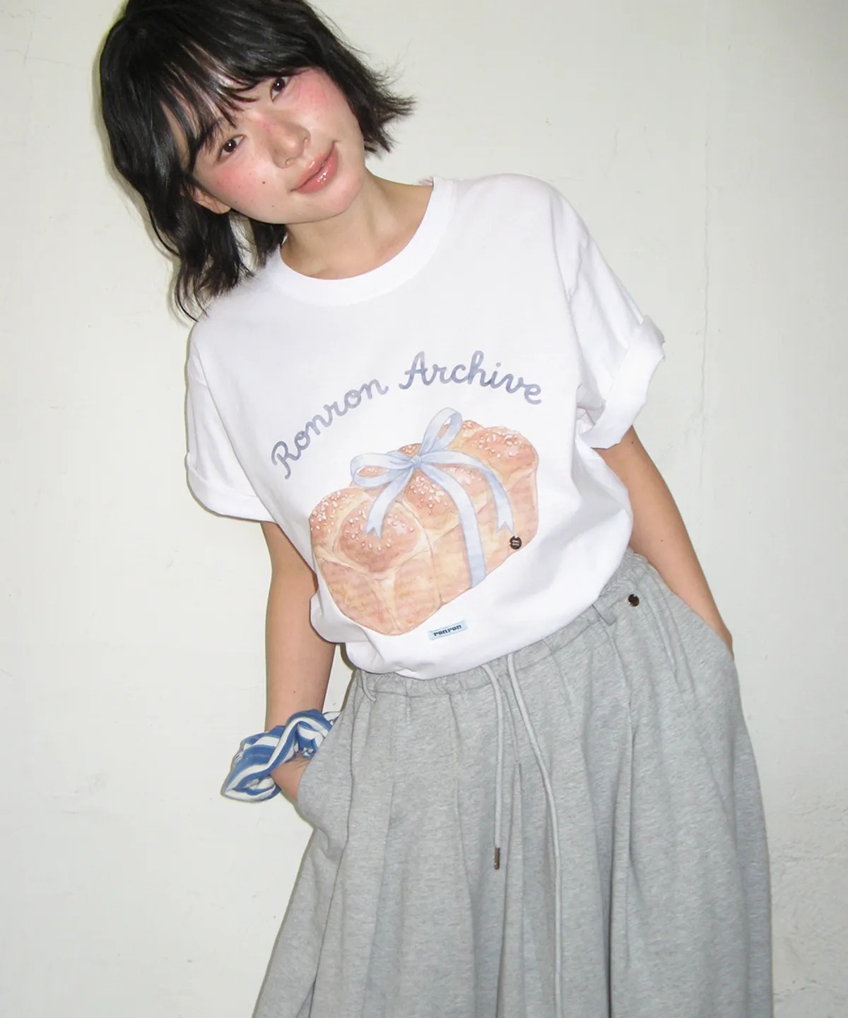 RONRON RIBBON TOAST BASIC FIT T SHIRT