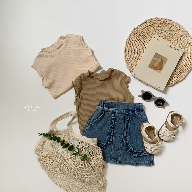 卷邊坑條素面無袖上衣