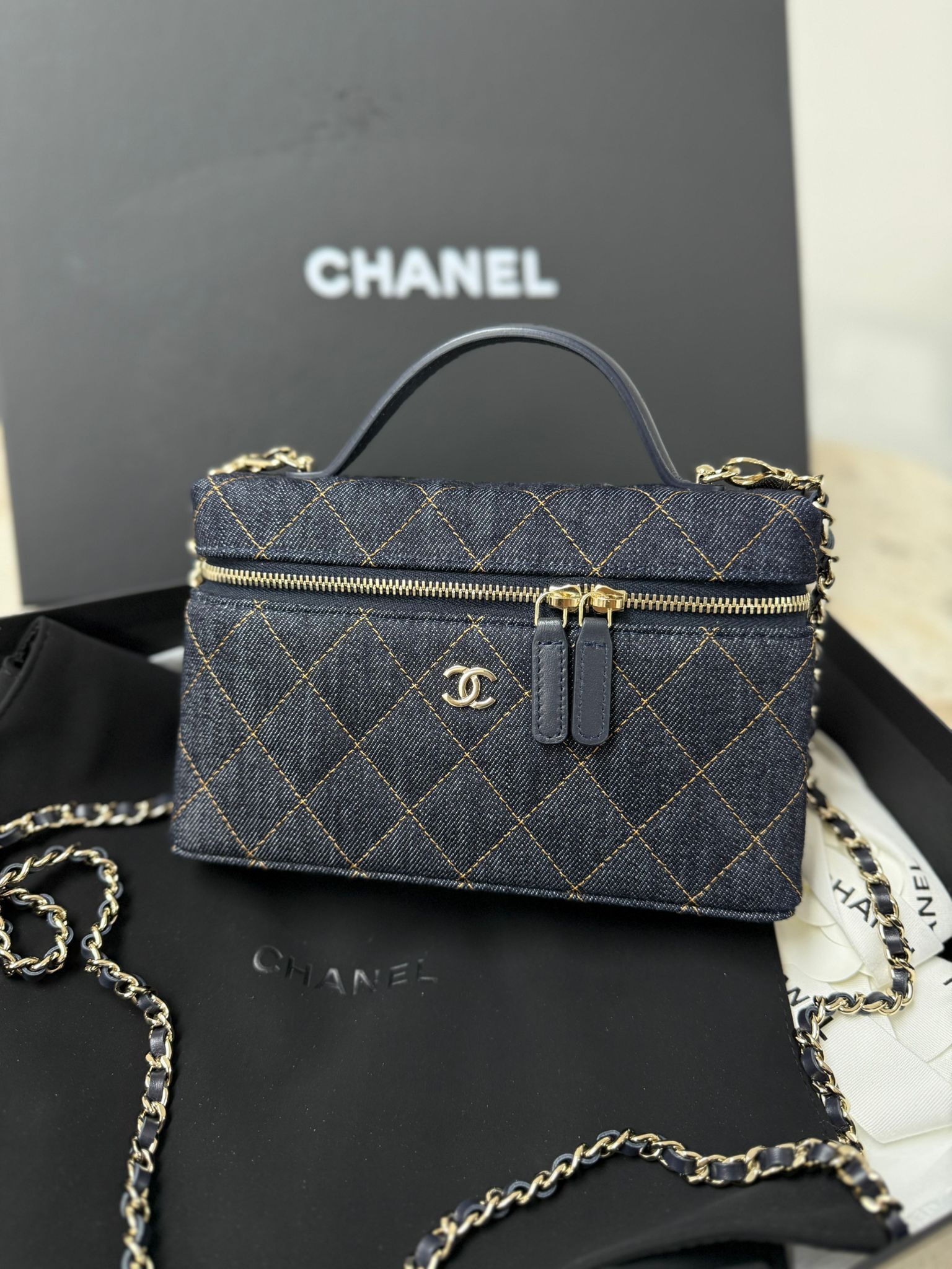 LYS01504 Chanel Classic Vanity with Chain