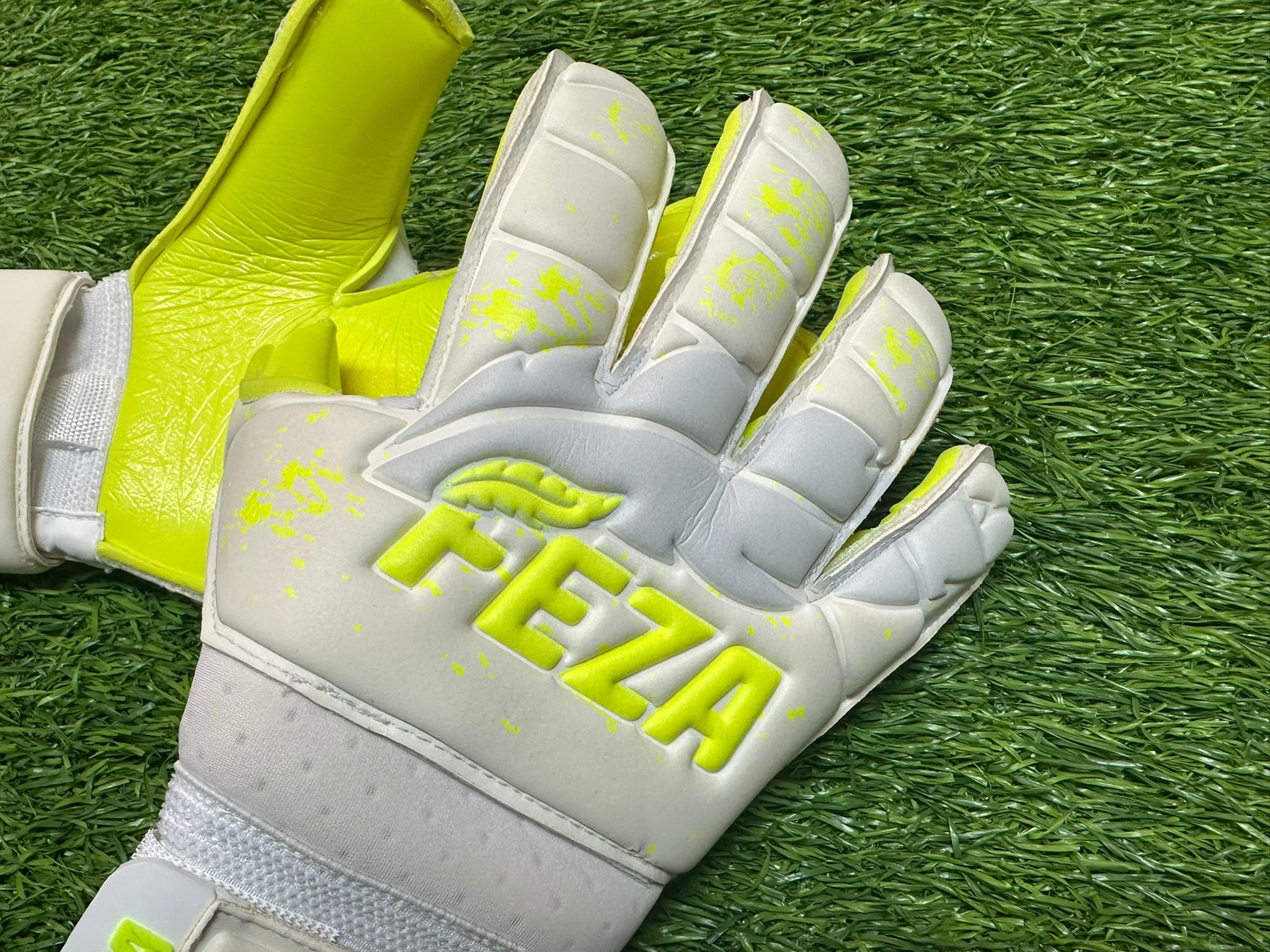 Feza F1.41 FY (Fluorescent Yellow ）Roll cut 龍門手套(可拆式四指指骨)