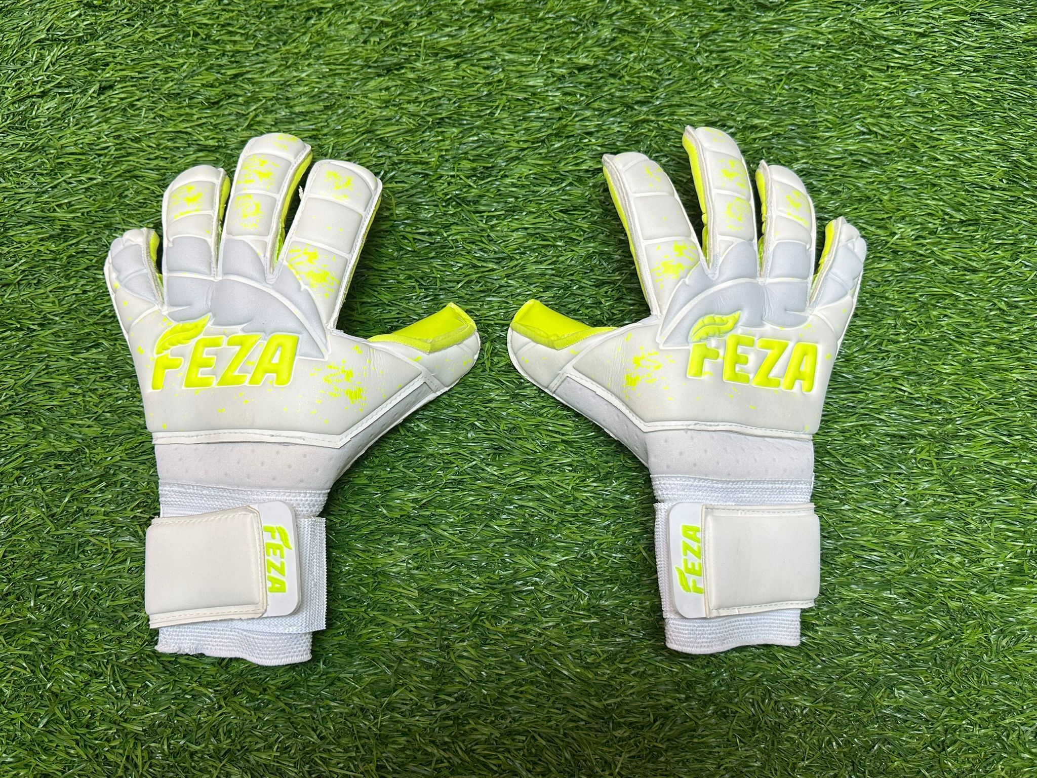 Feza F1.41 FY (Fluorescent Yellow ）Roll cut 龍門手套(可拆式四指指骨)