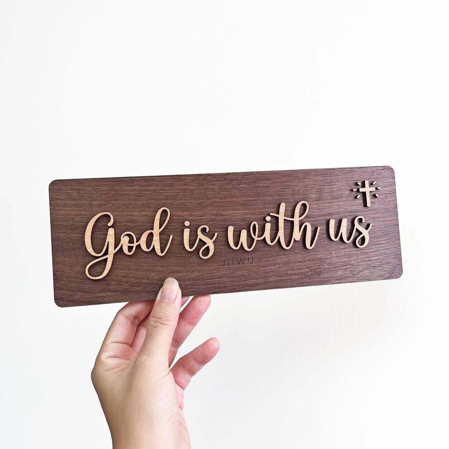 God is with us 門牌