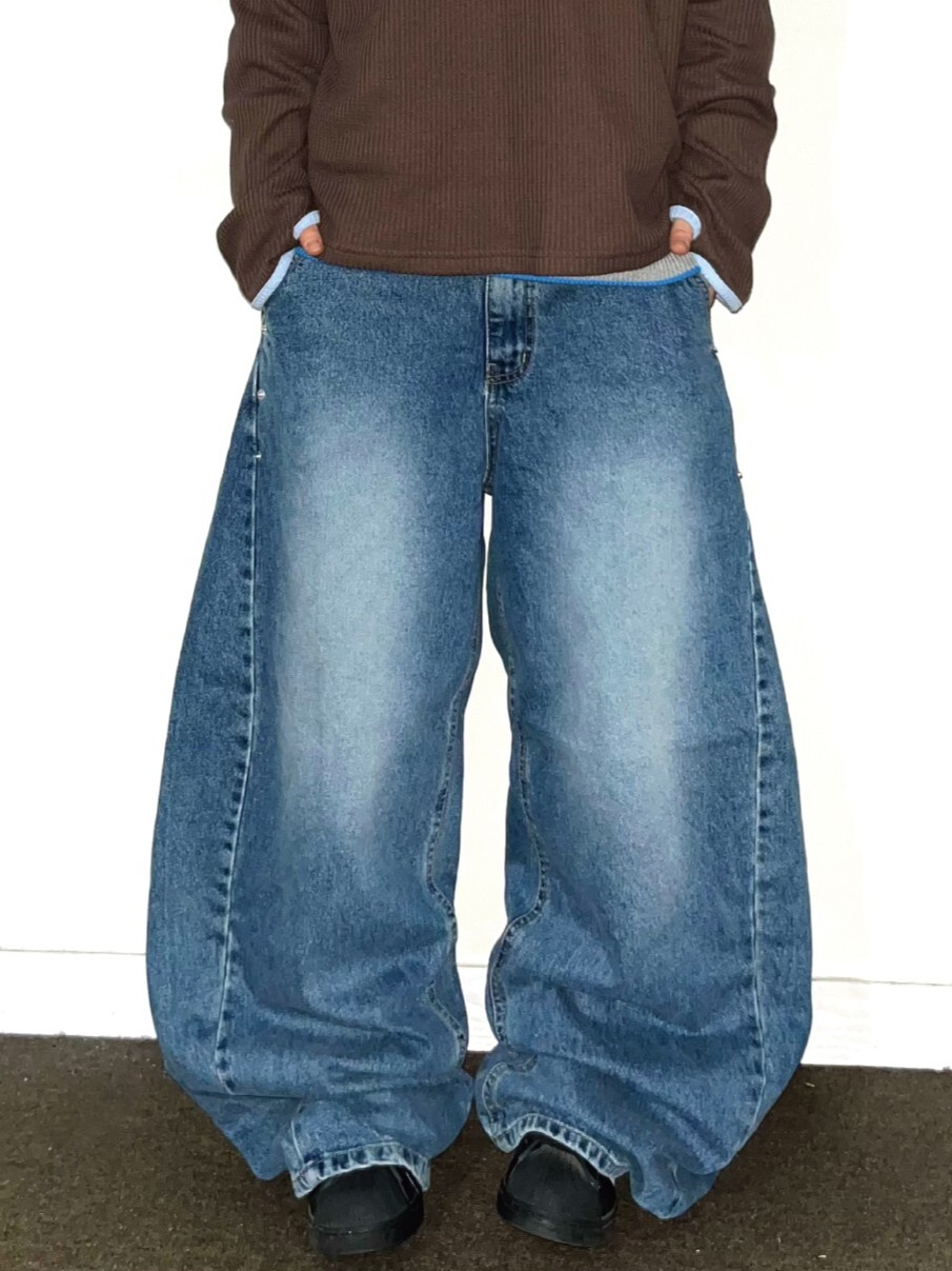 鉚釘曲線寬牛仔褲