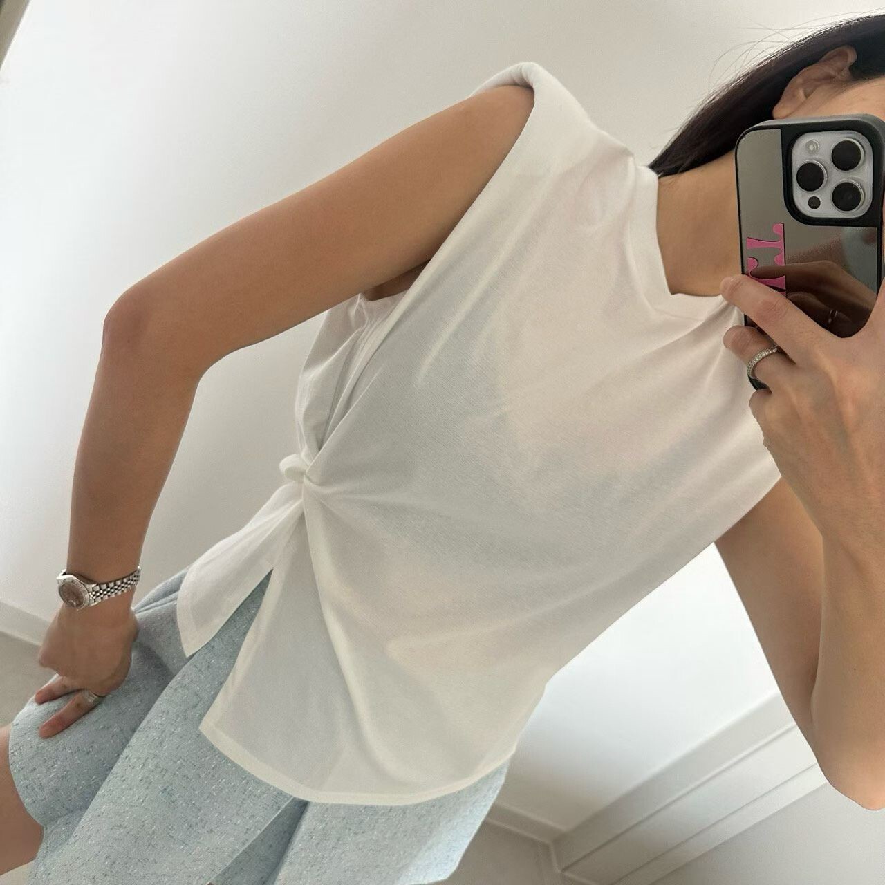 側扭結造型墊肩背心