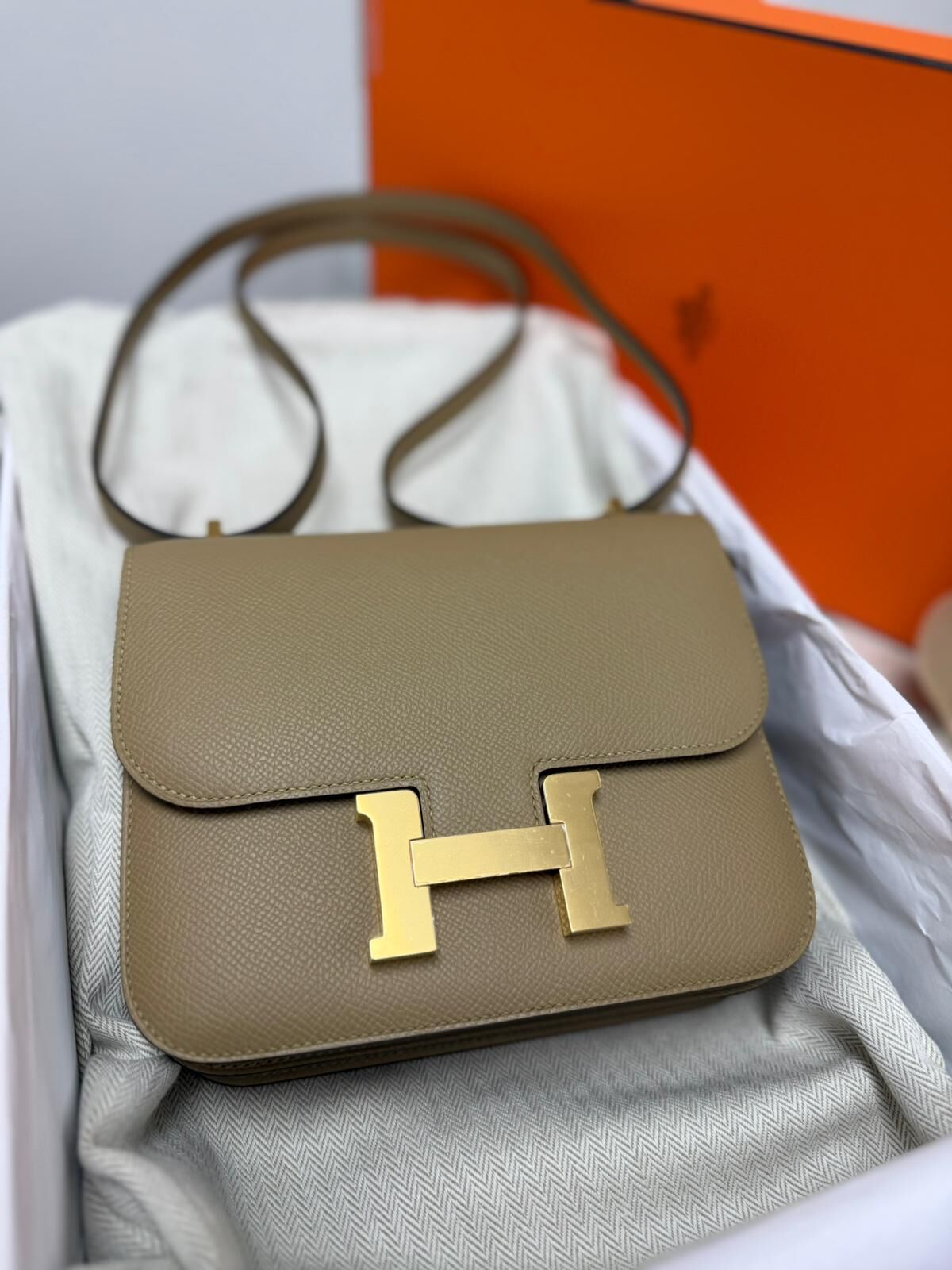 LYS01505 Hermes Constance 18 Poussiere Epsom Gold Hardware(Stamp K)