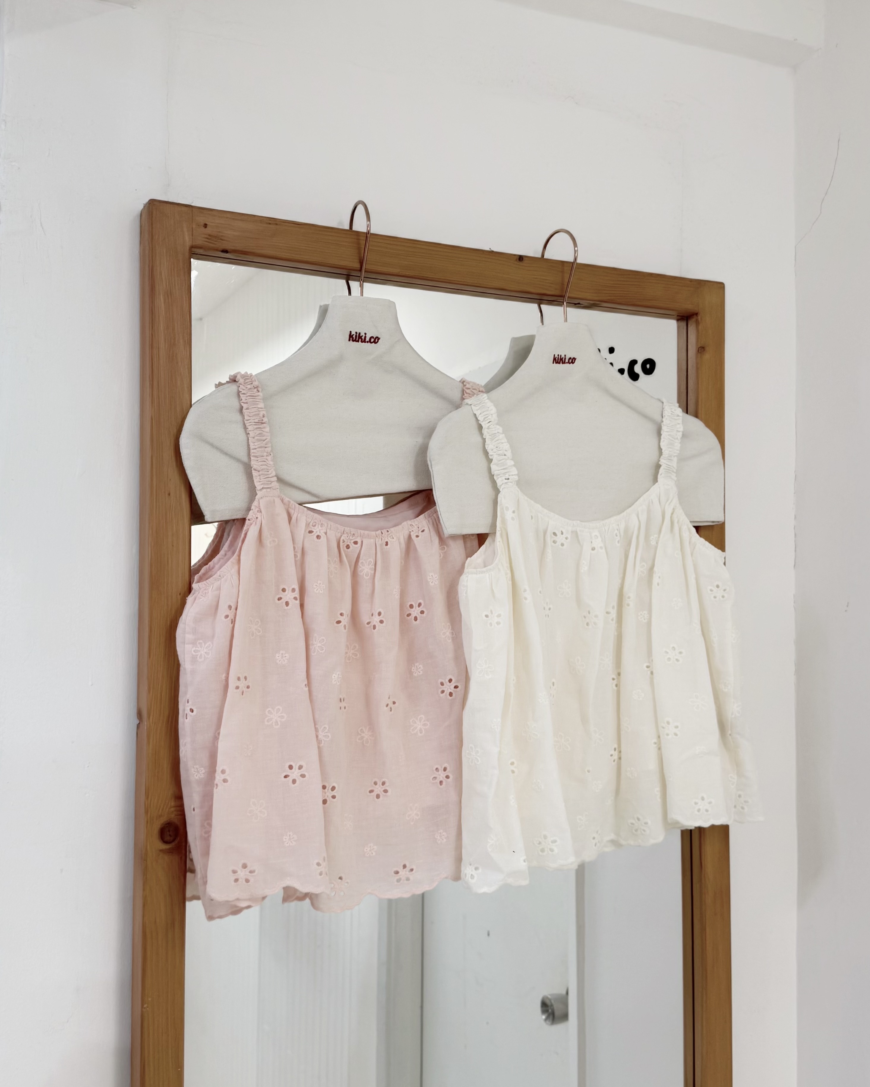 縷空刺繡花朵傘型吊帶背心