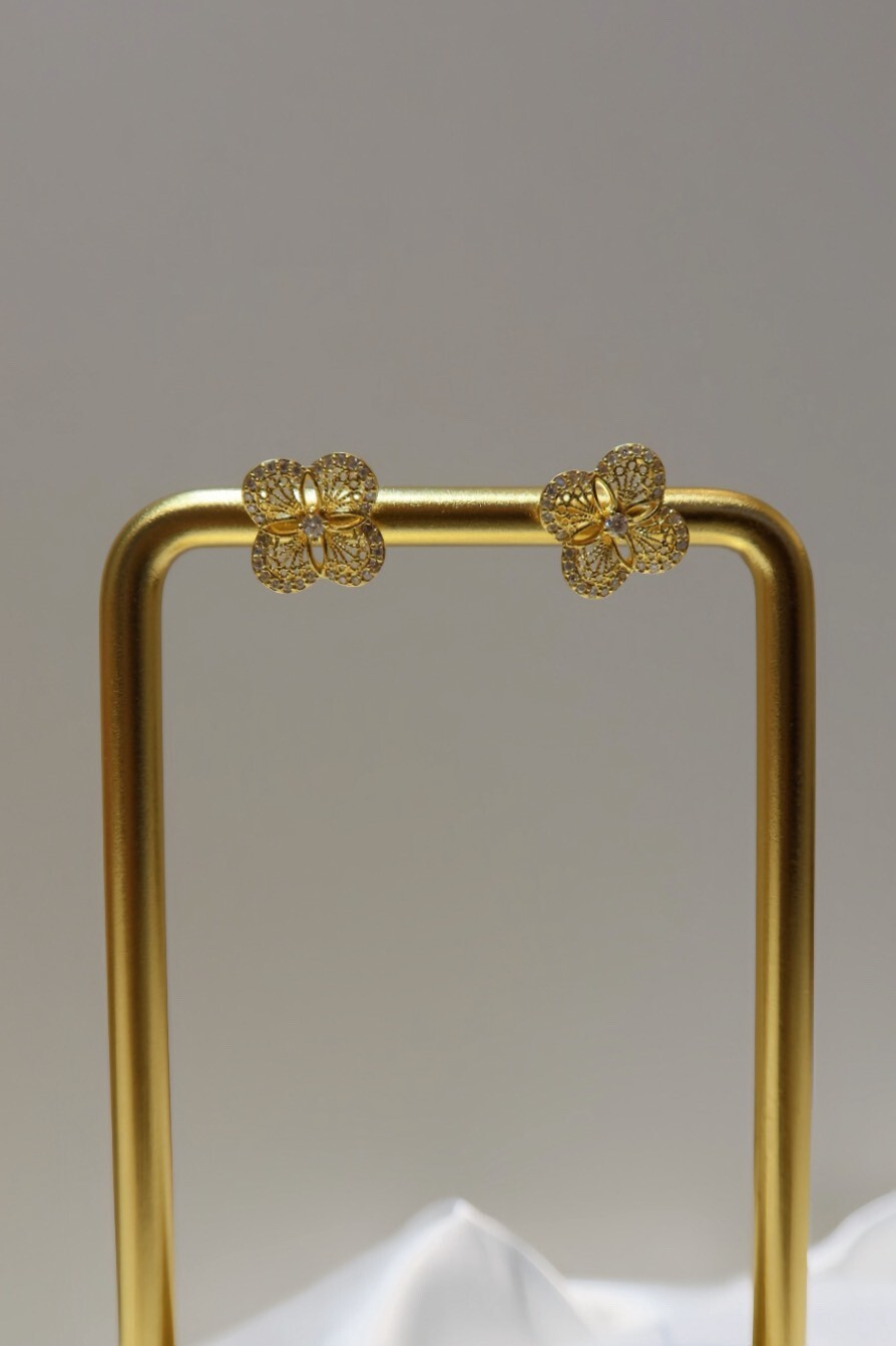 鏤空四葉草耳飾