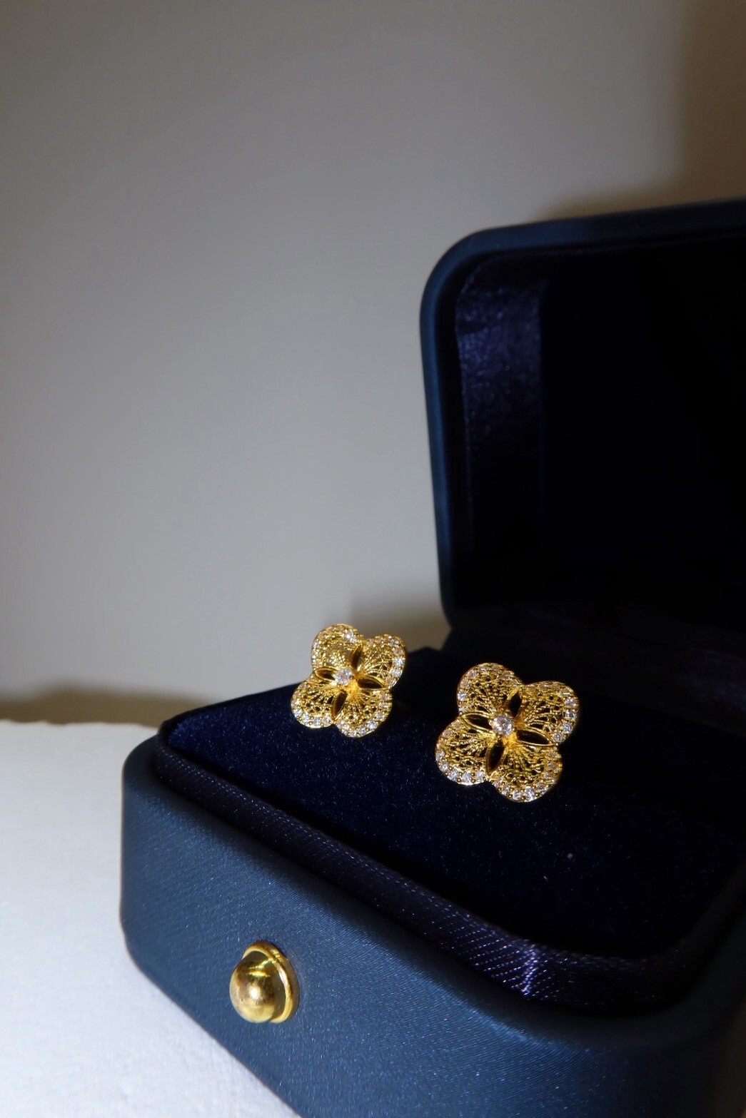 鏤空四葉草耳飾