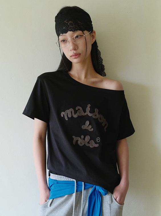 ROLAROLA MAISON DE ROLA EMBROIDERY OFF SHOULDER T-SHIRT