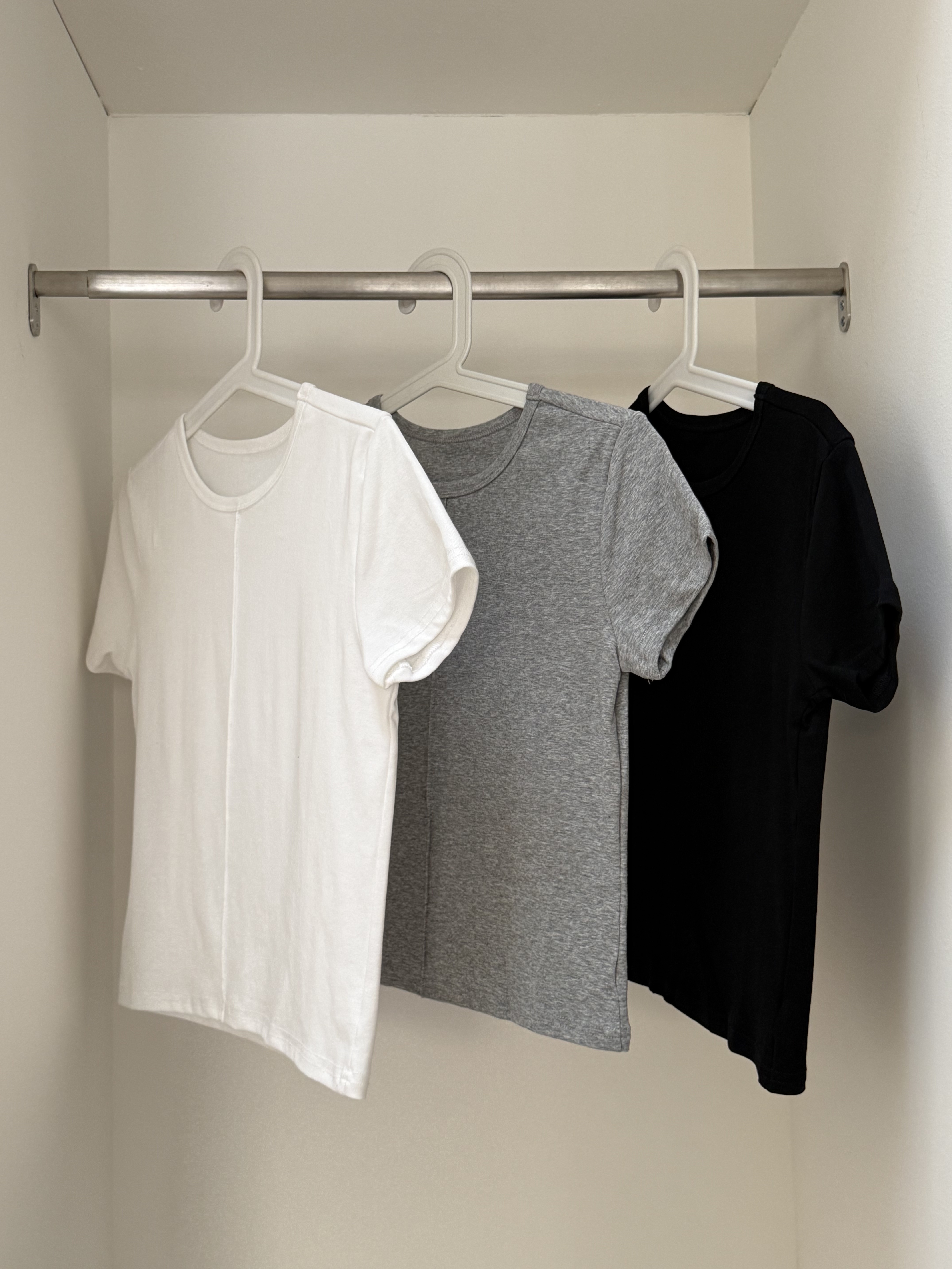 中線圓領合身上衣