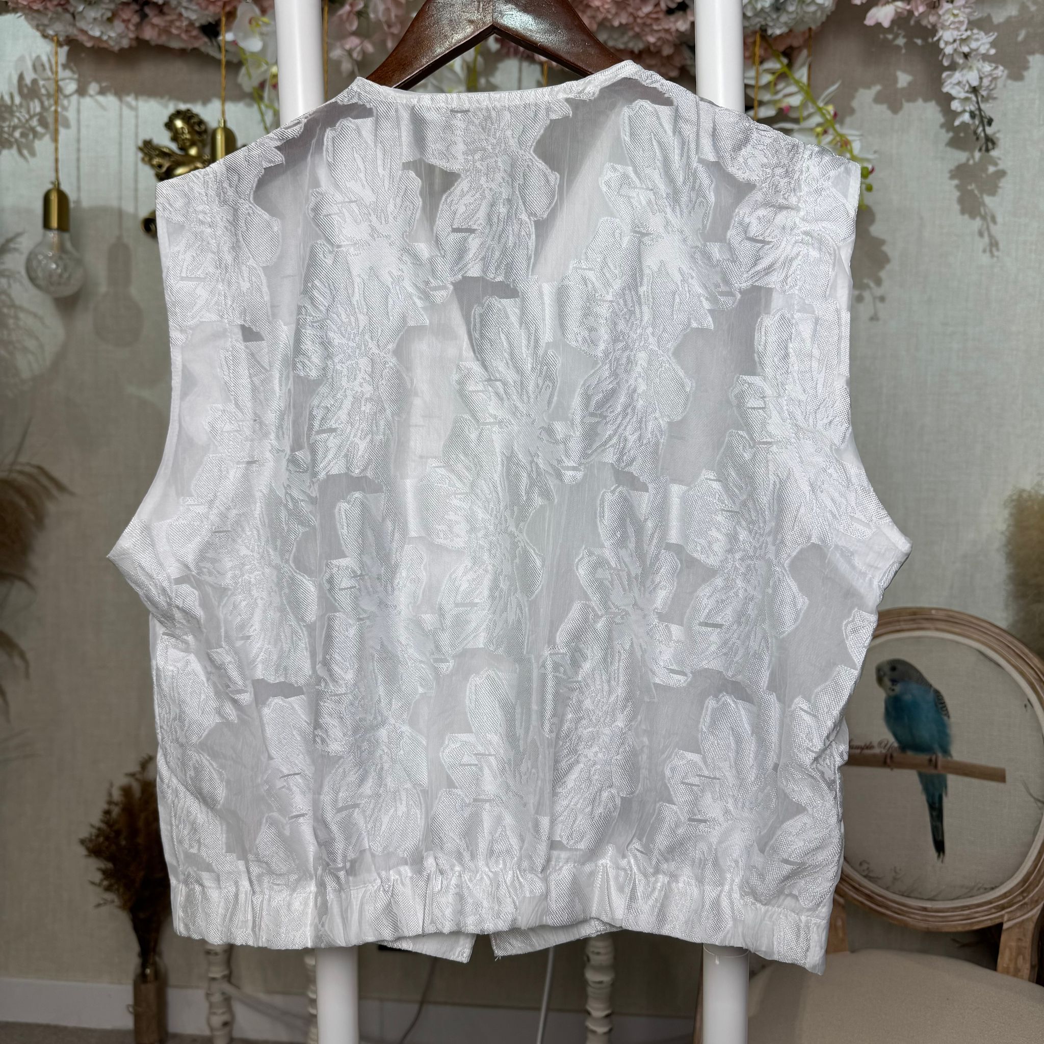 HKCG0403-011 TOP白色蕾絲無袖馬甲 (A11)