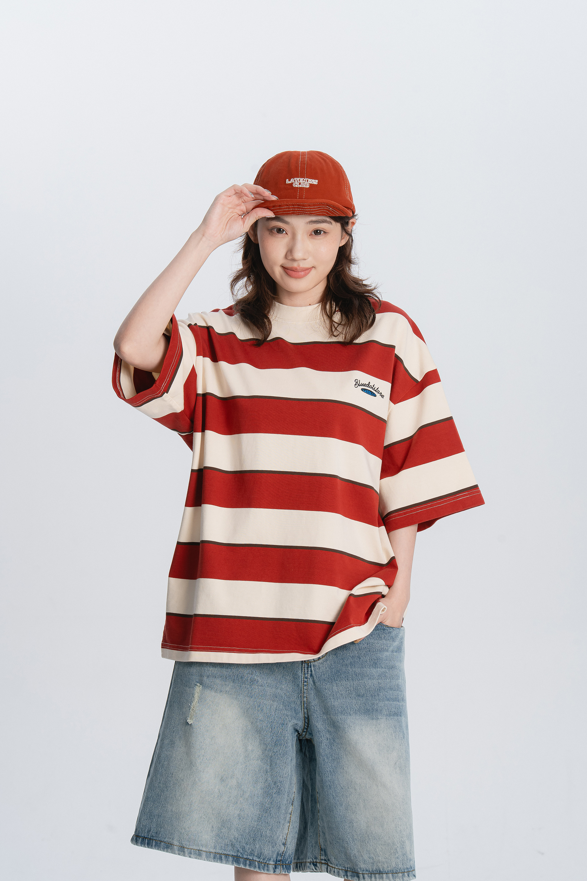 休閒寬條小刺繡短t 3色