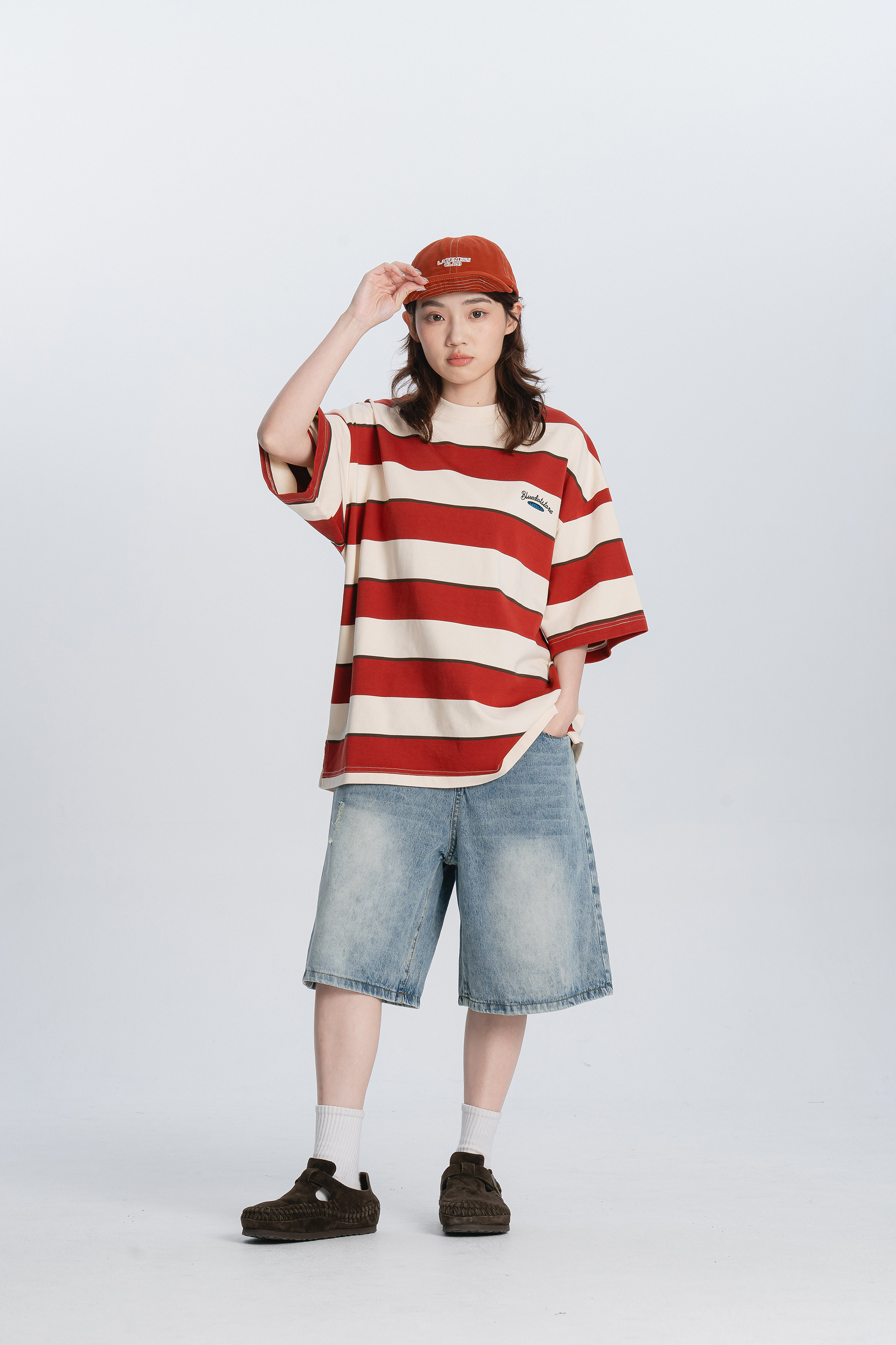 休閒寬條小刺繡短t 3色