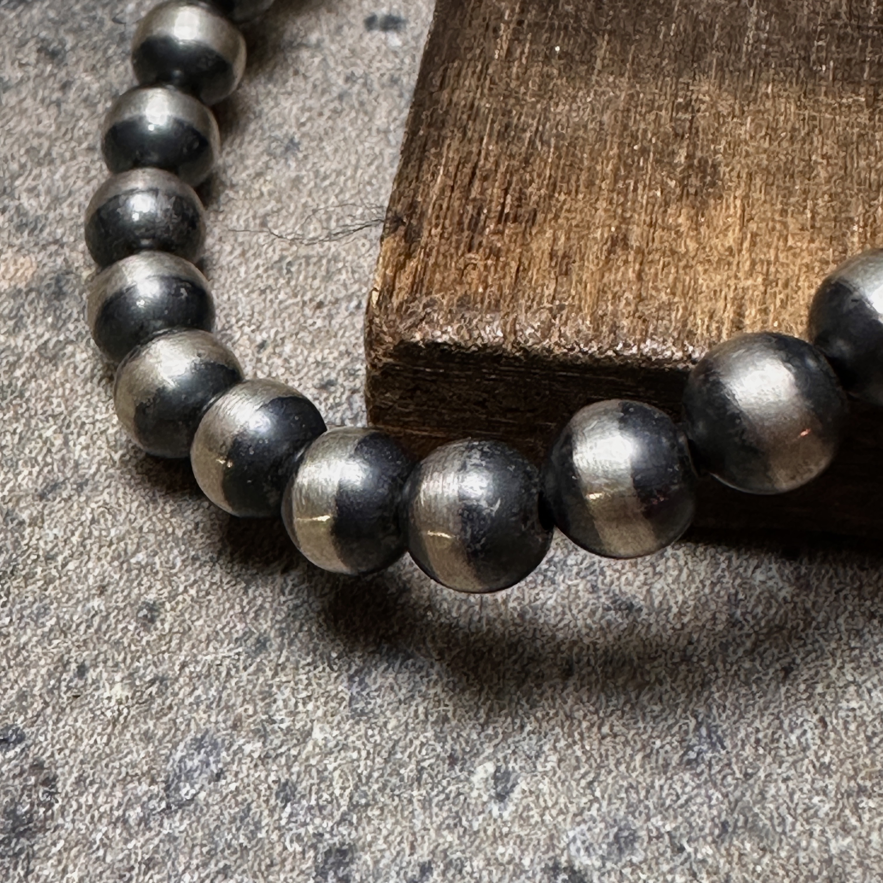 Black Venom Jewelry- 6mm Navajo Pearls 印地安手工銀圓珠手鍊。