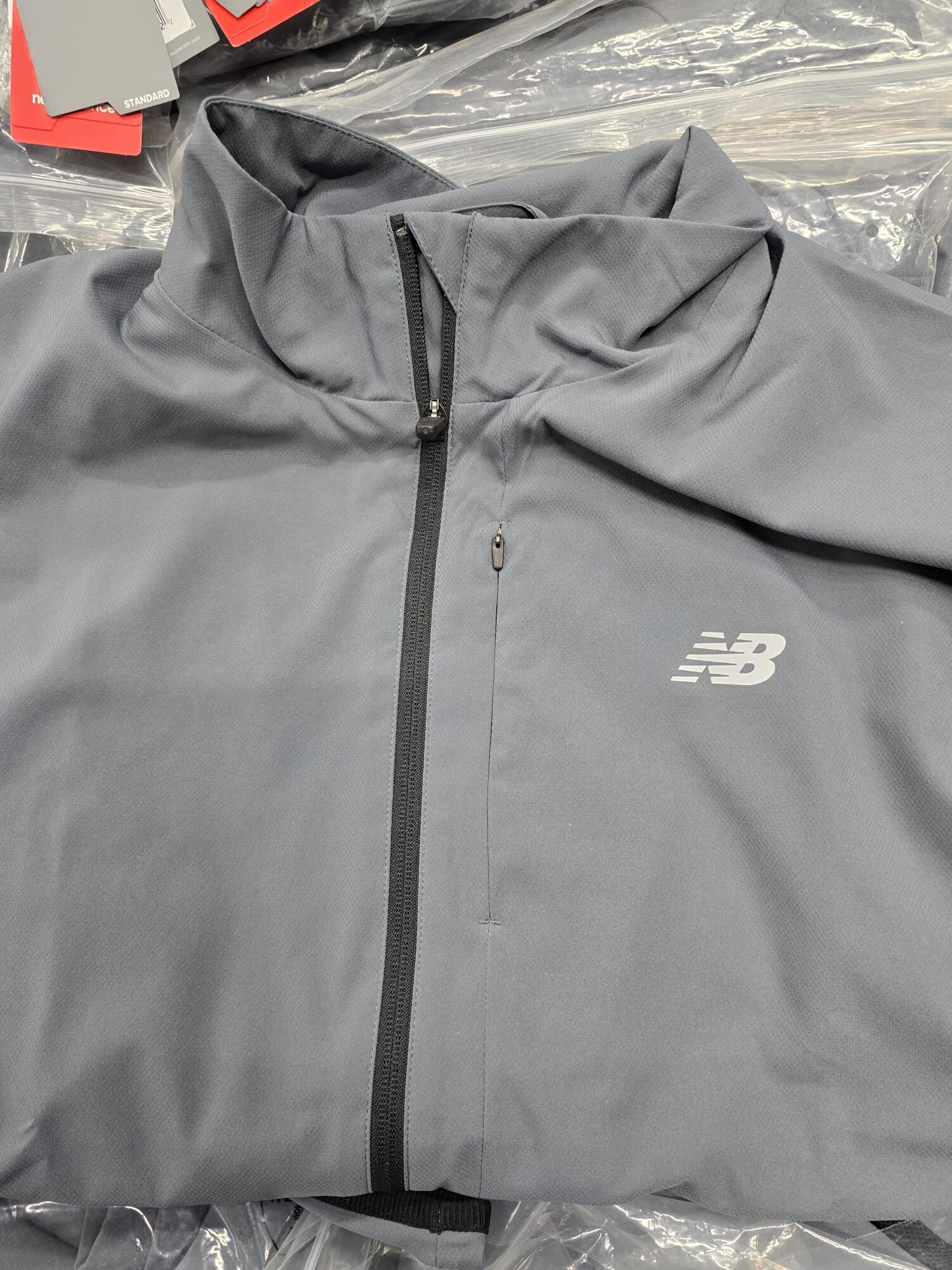 【直播】New Balance LX040343 外套(NBMDE2P041-00)