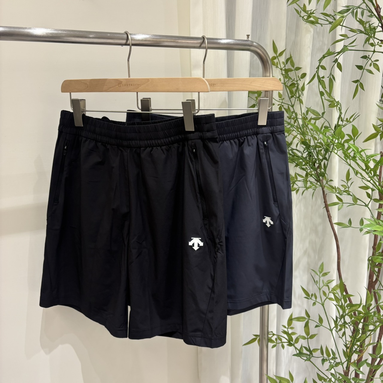 Descente 迪桑特 經典小Logo 機能短褲 SQ323UHP71-M