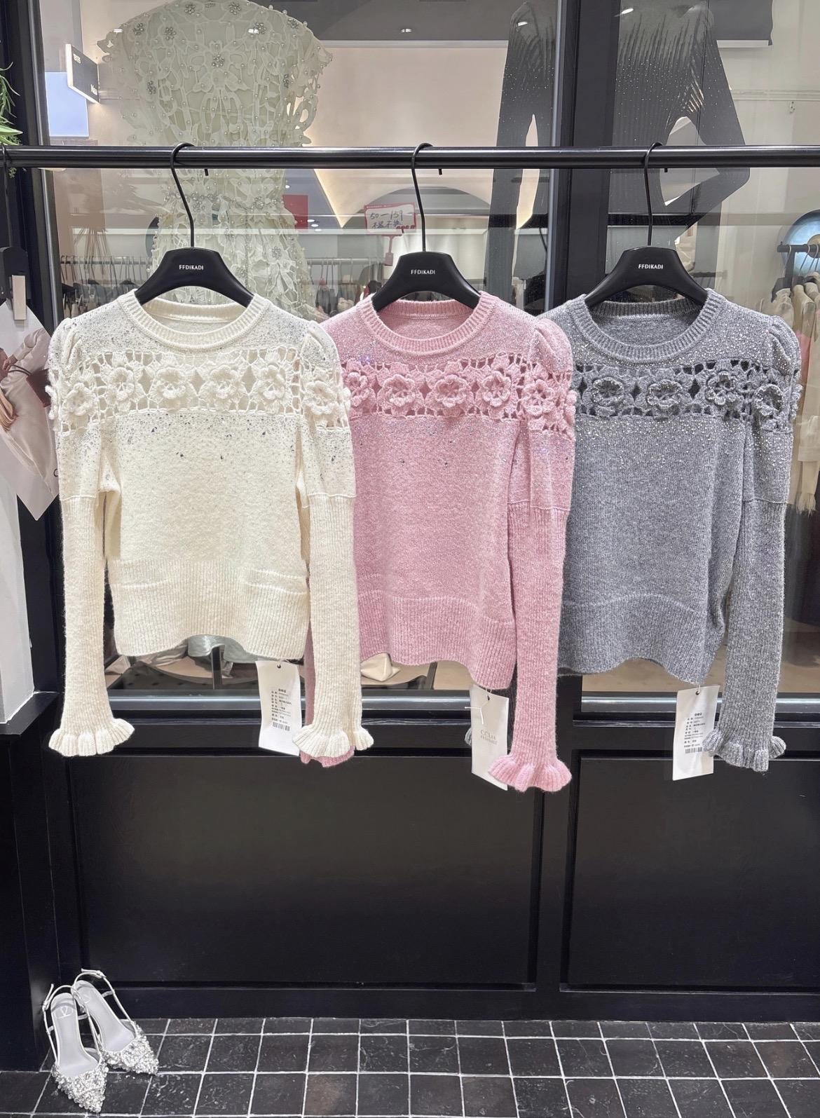 0403gz22-春季服飾-手工鏤空花朵閃鑽氣質千風金長袖毛衣(A22)