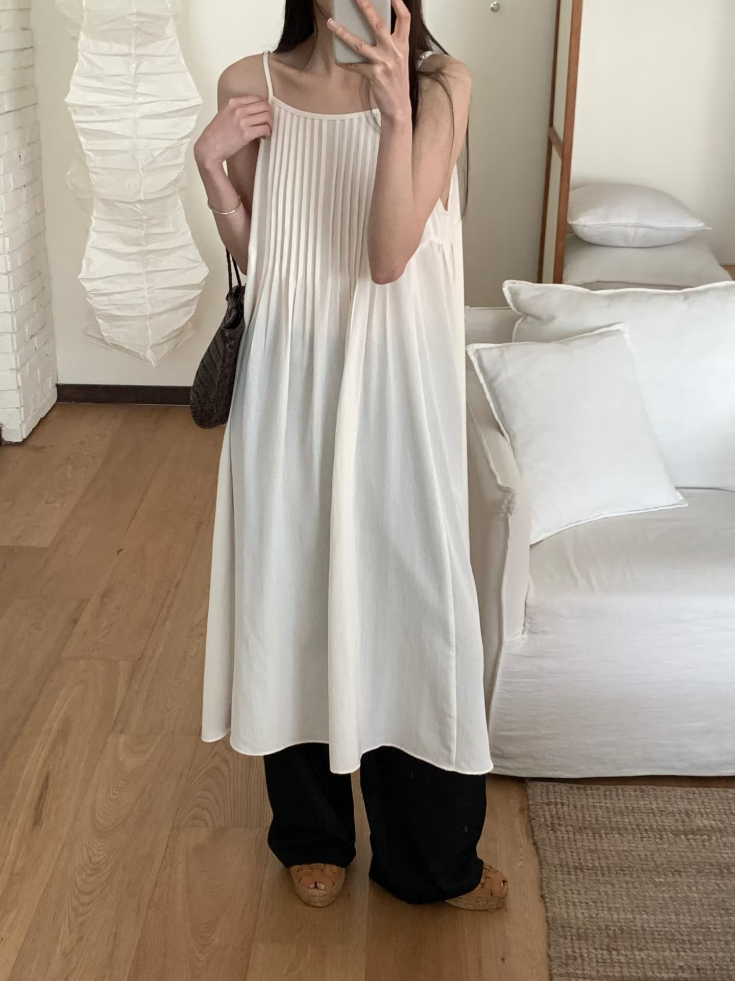 細肩帶皺褶連身裙