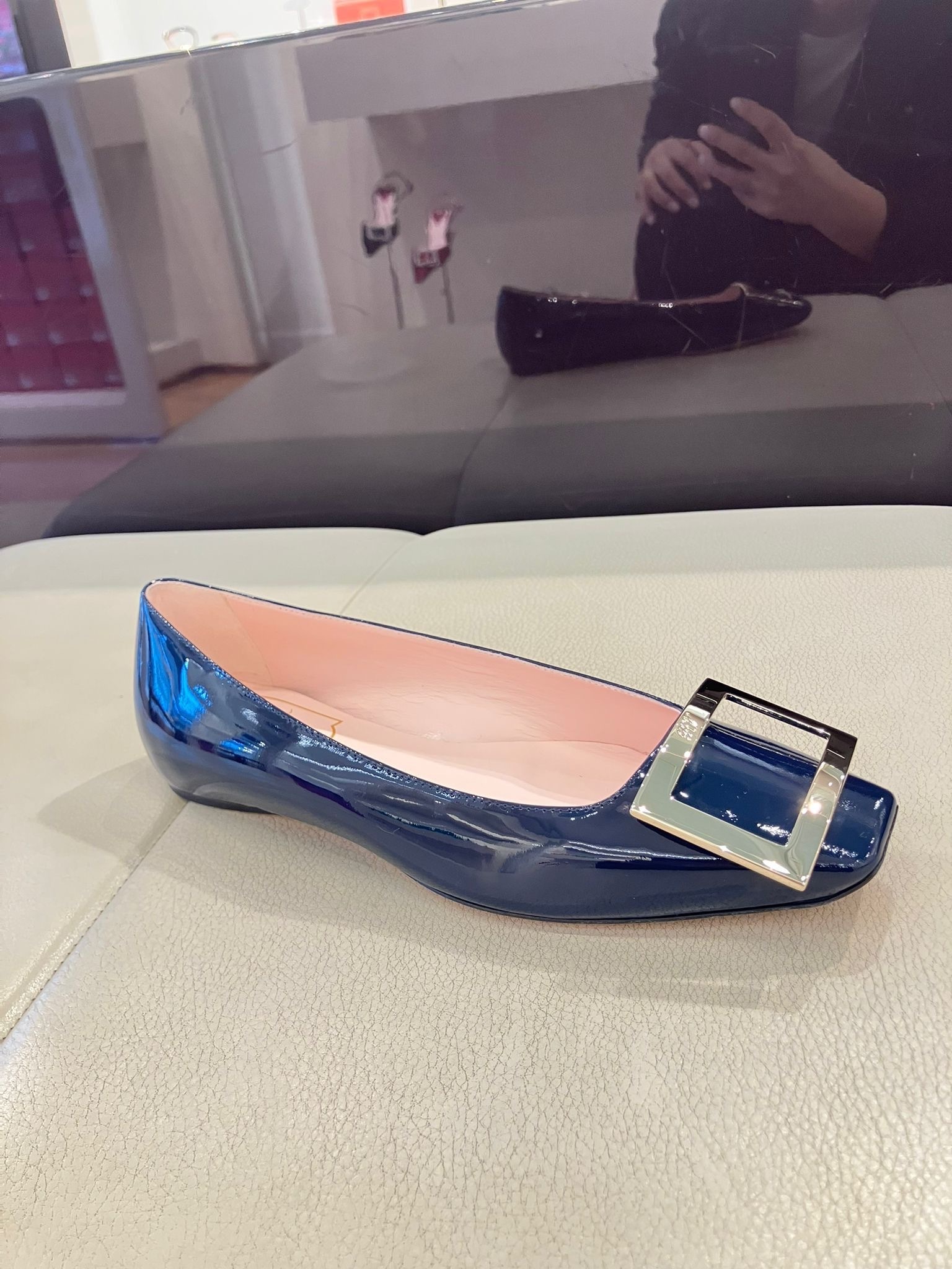 Roger Vivier RV trompette flats patent navy