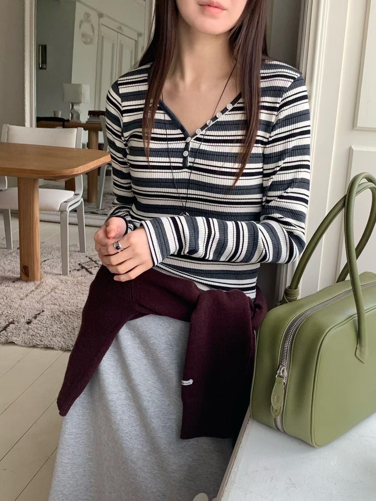 Magnet button v neck long tee