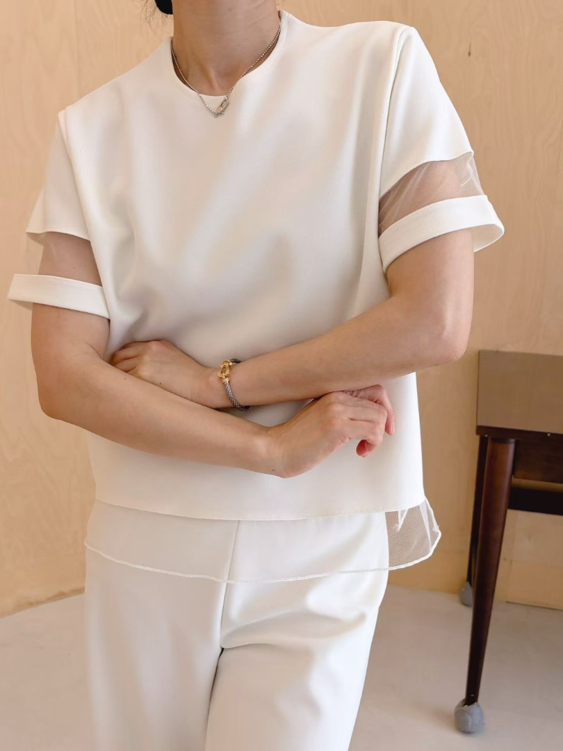 若隱若現的優雅層次感上衣