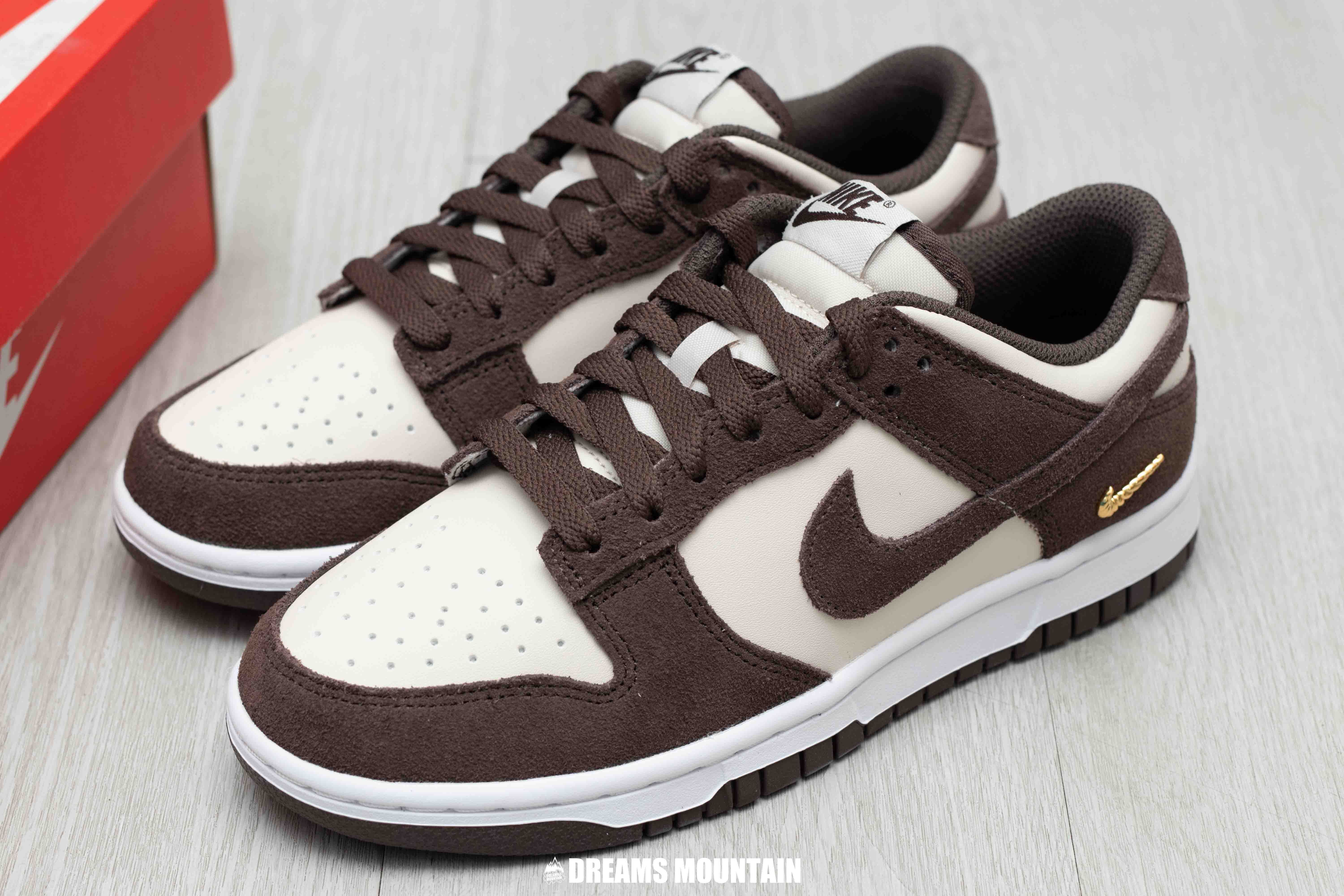 【預訂】NIKE DUNK LOW 小金剔麂皮摩卡可可 -WOMEN