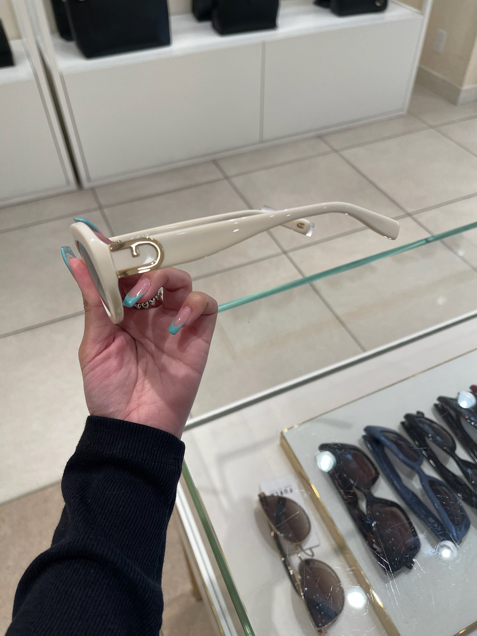 【預購】FURLA H040450 拱門標誌系列橢圓框墨鏡