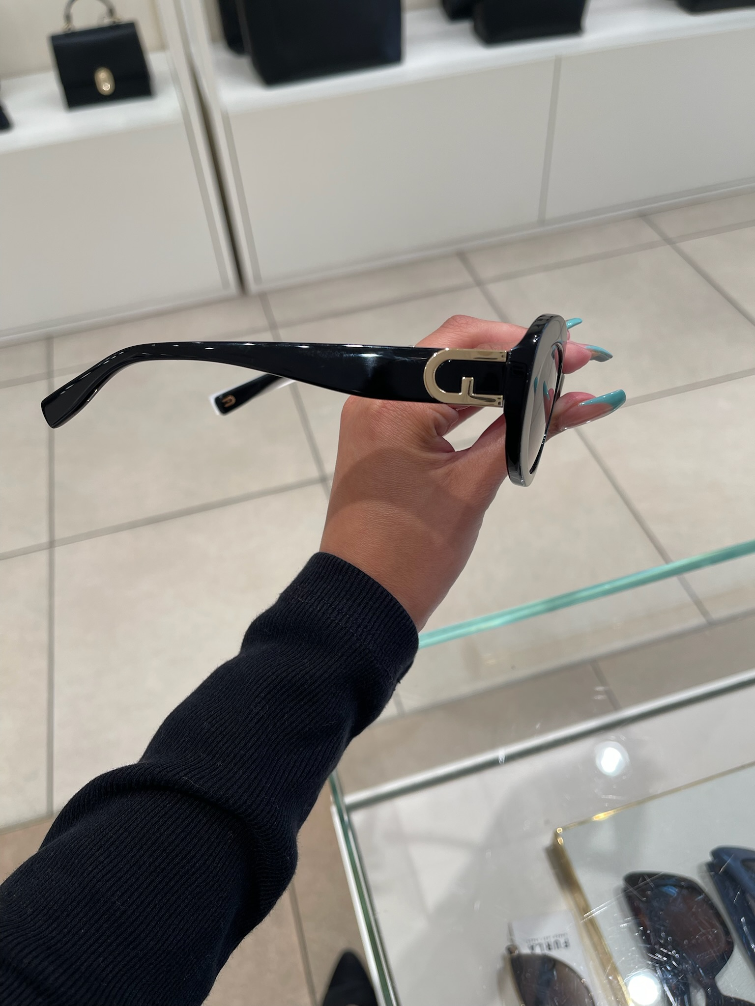 【預購】FURLA H040452 拱門標誌系列橢圓框墨鏡