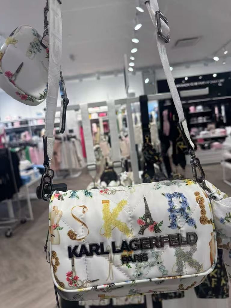 【預購】Karl Lagerfeld H040420 印花翻蓋包