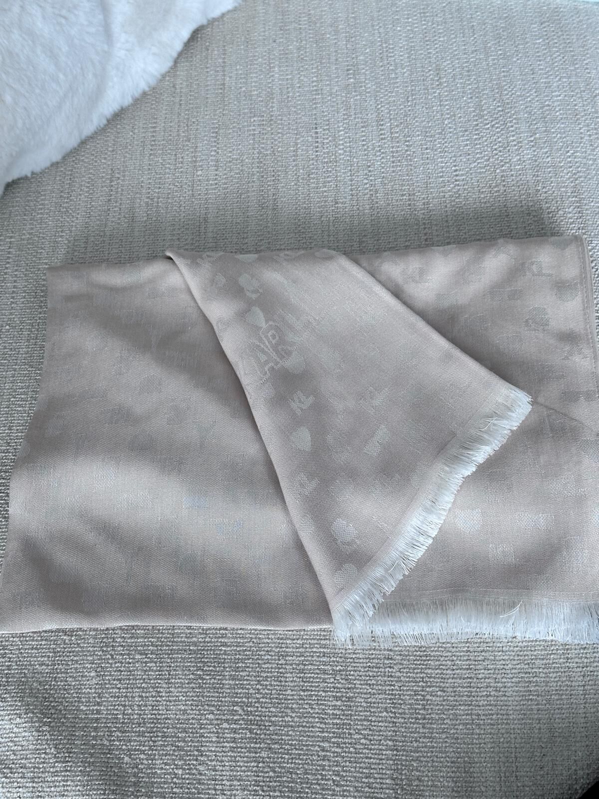 RY02 KL 米色絲巾 (心心+巴黎鐵塔)