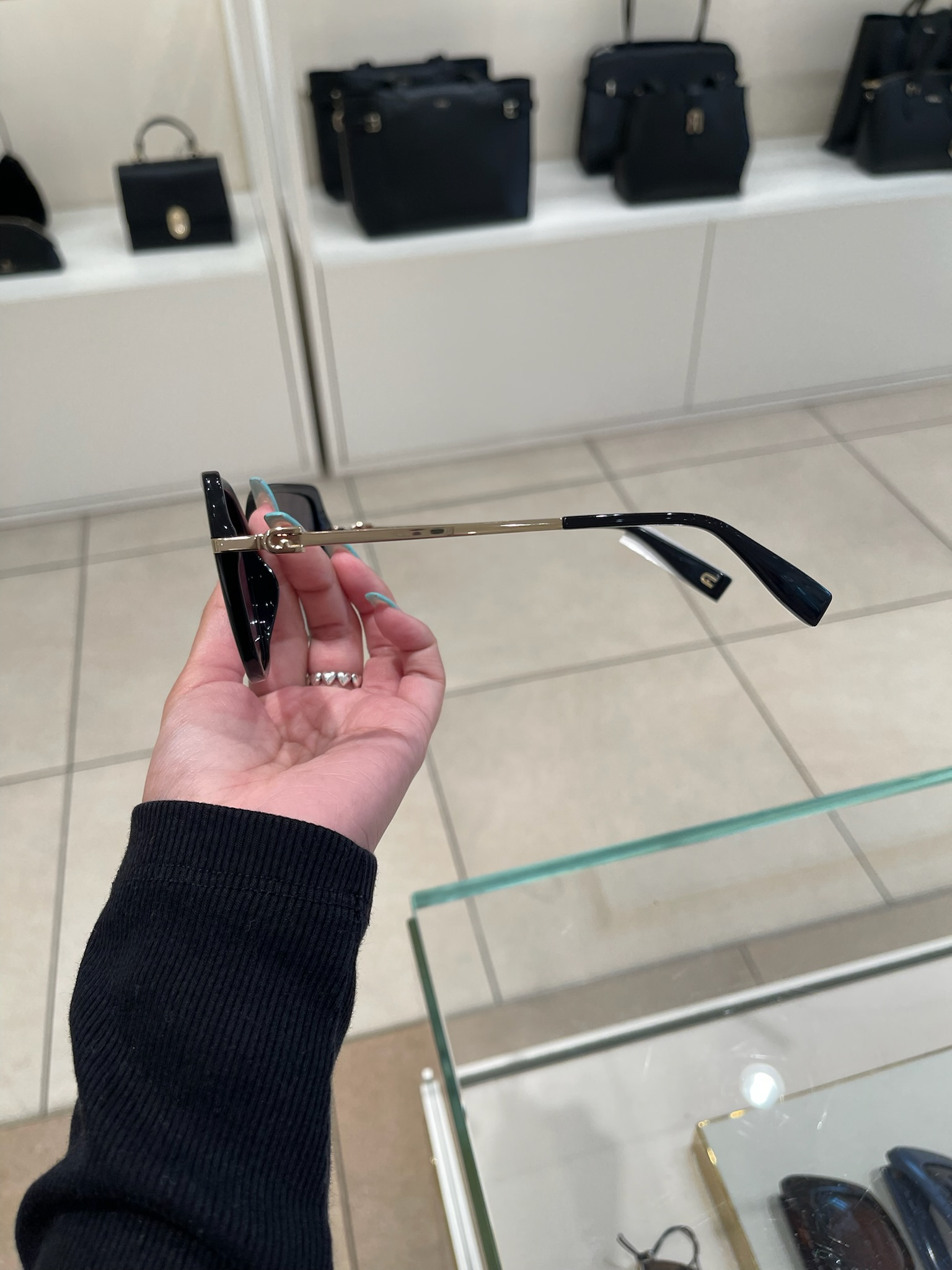 【預購】FURLA H040455 經典系列方形大框墨鏡