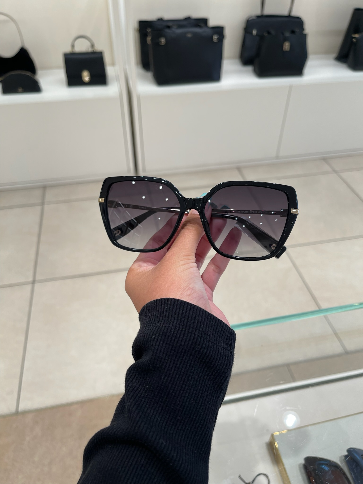 【預購】FURLA H040455 經典系列方形大框墨鏡