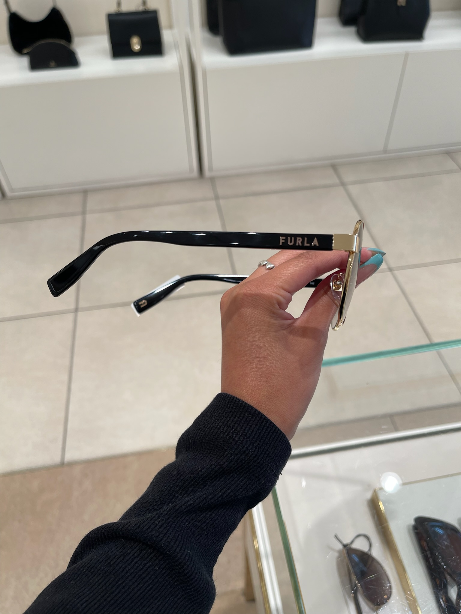 【預購】FURLA H040457 經典系列圓框墨鏡