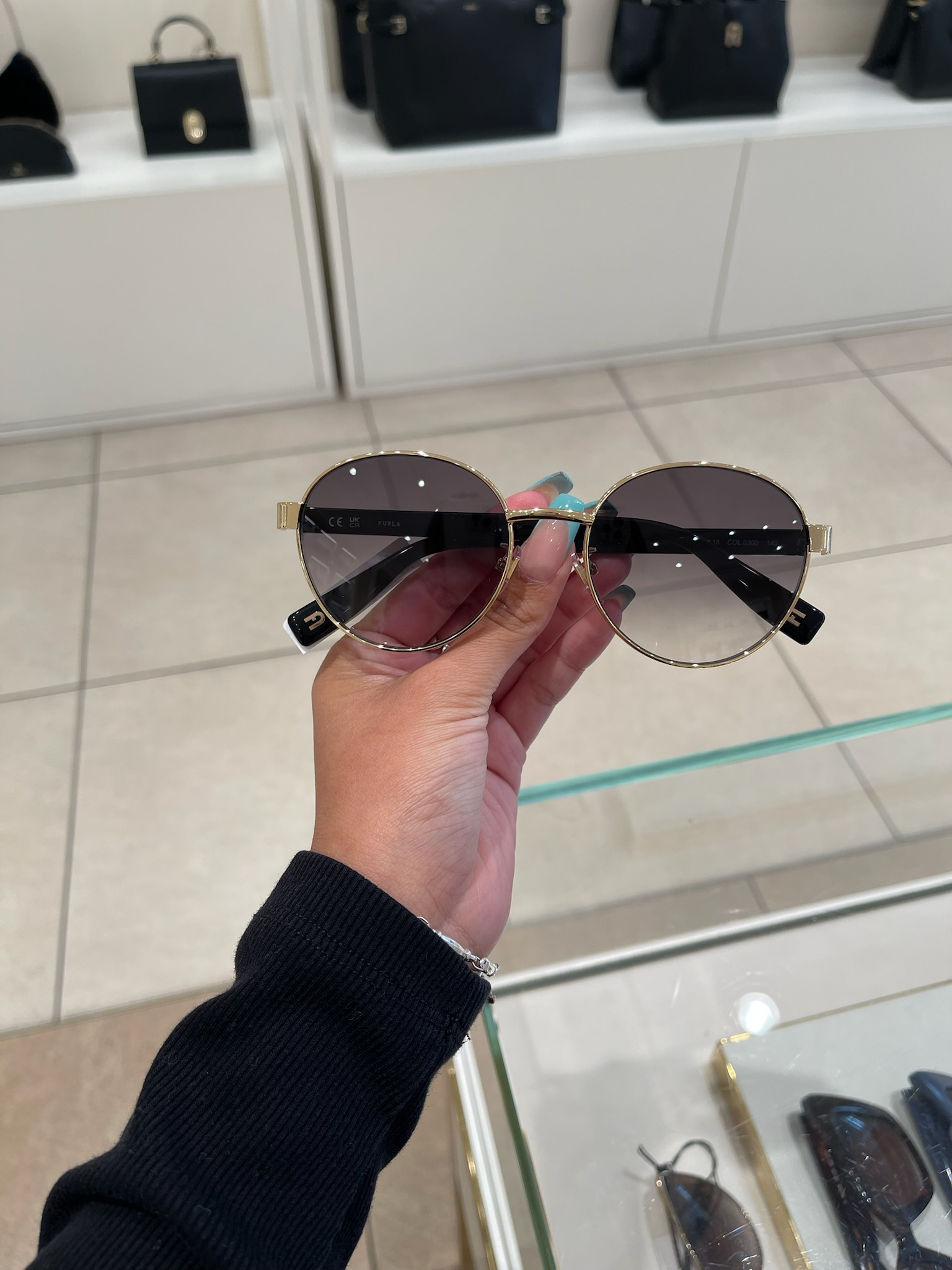 【預購】FURLA H040457 經典系列圓框墨鏡
