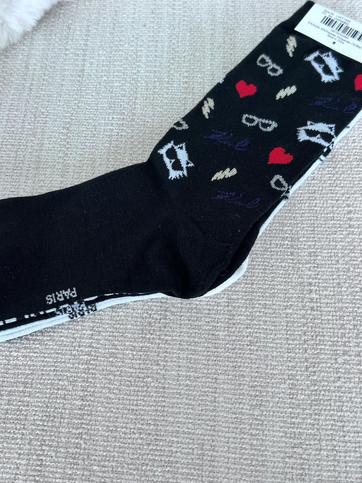 RY10 KL 黑白紅色圖案 中長襪 US5-10 (黑色x1對+白色x1對)