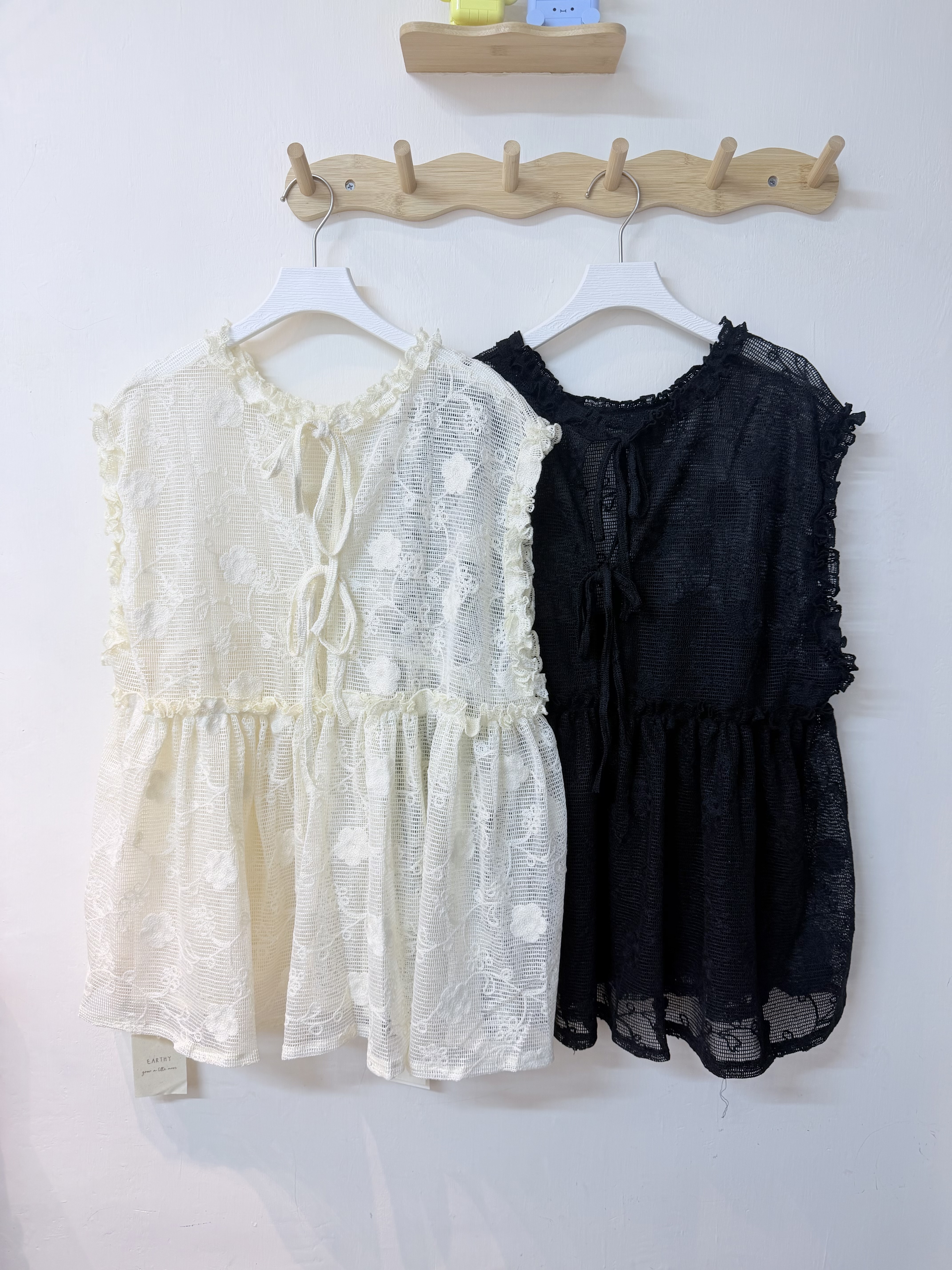 針織刺繡花紋背心外搭