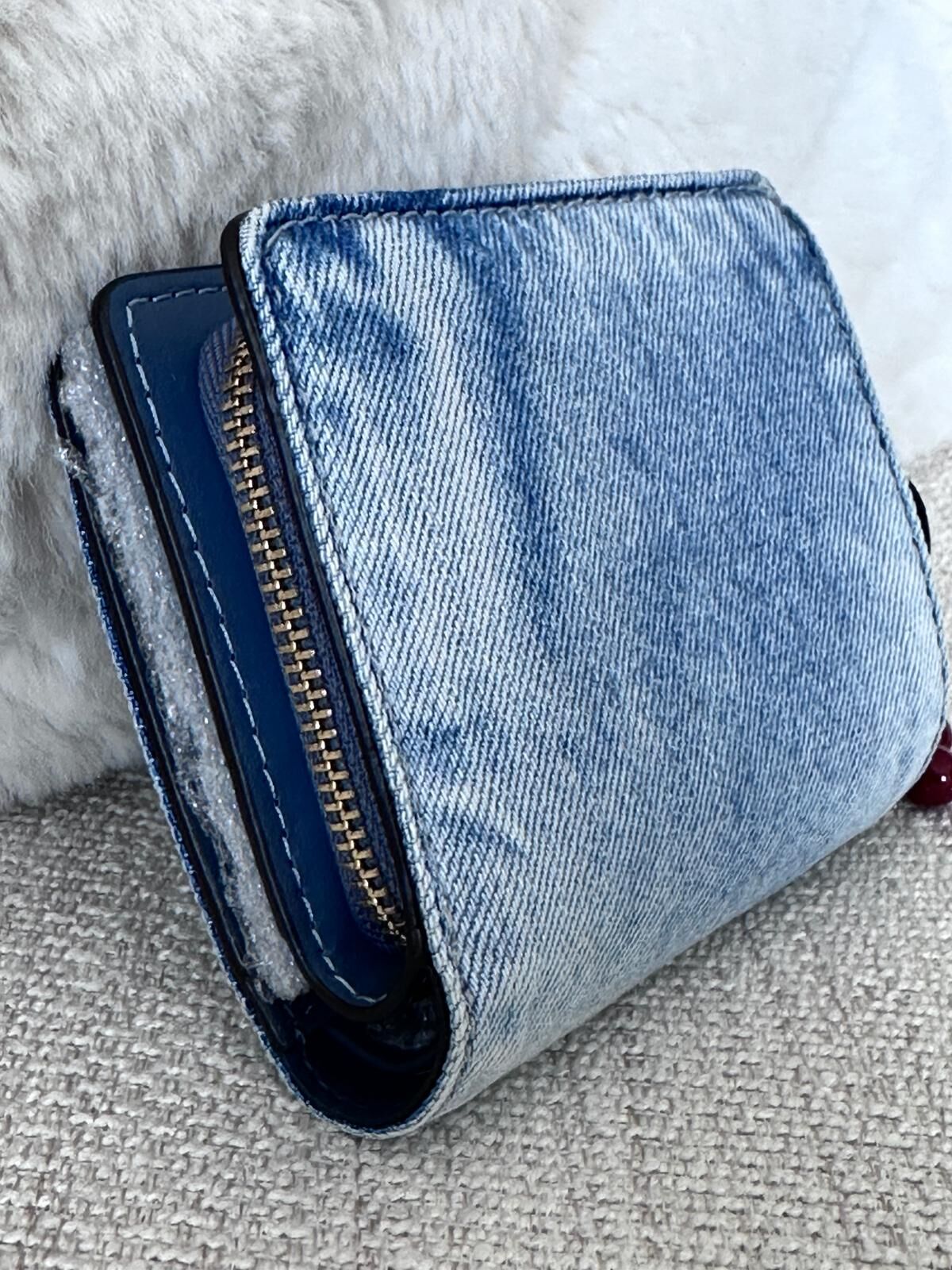 RY12 CO 淺藍色牛仔布短銀包 連吊飾 Snap Wallet In Loved Denim With Charm
