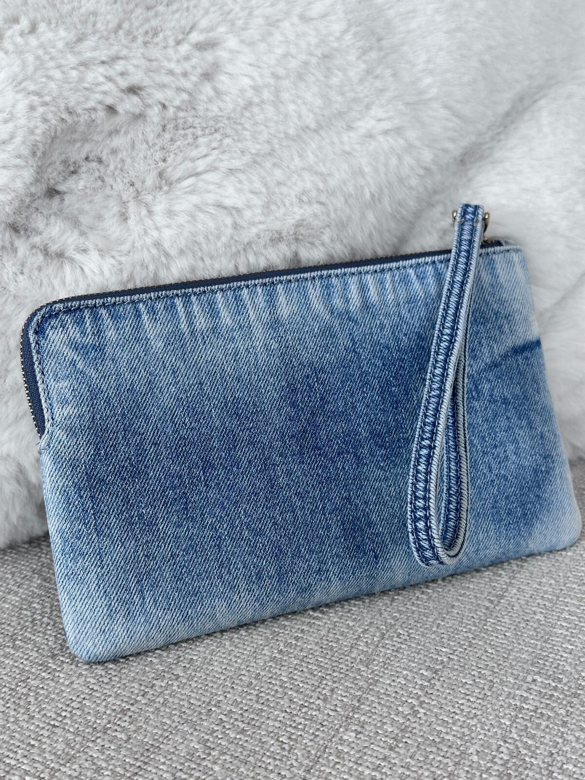 RY14 CO 淺藍色牛仔布大手拿包 Large Corner Zip Wristlet In Loved Denim