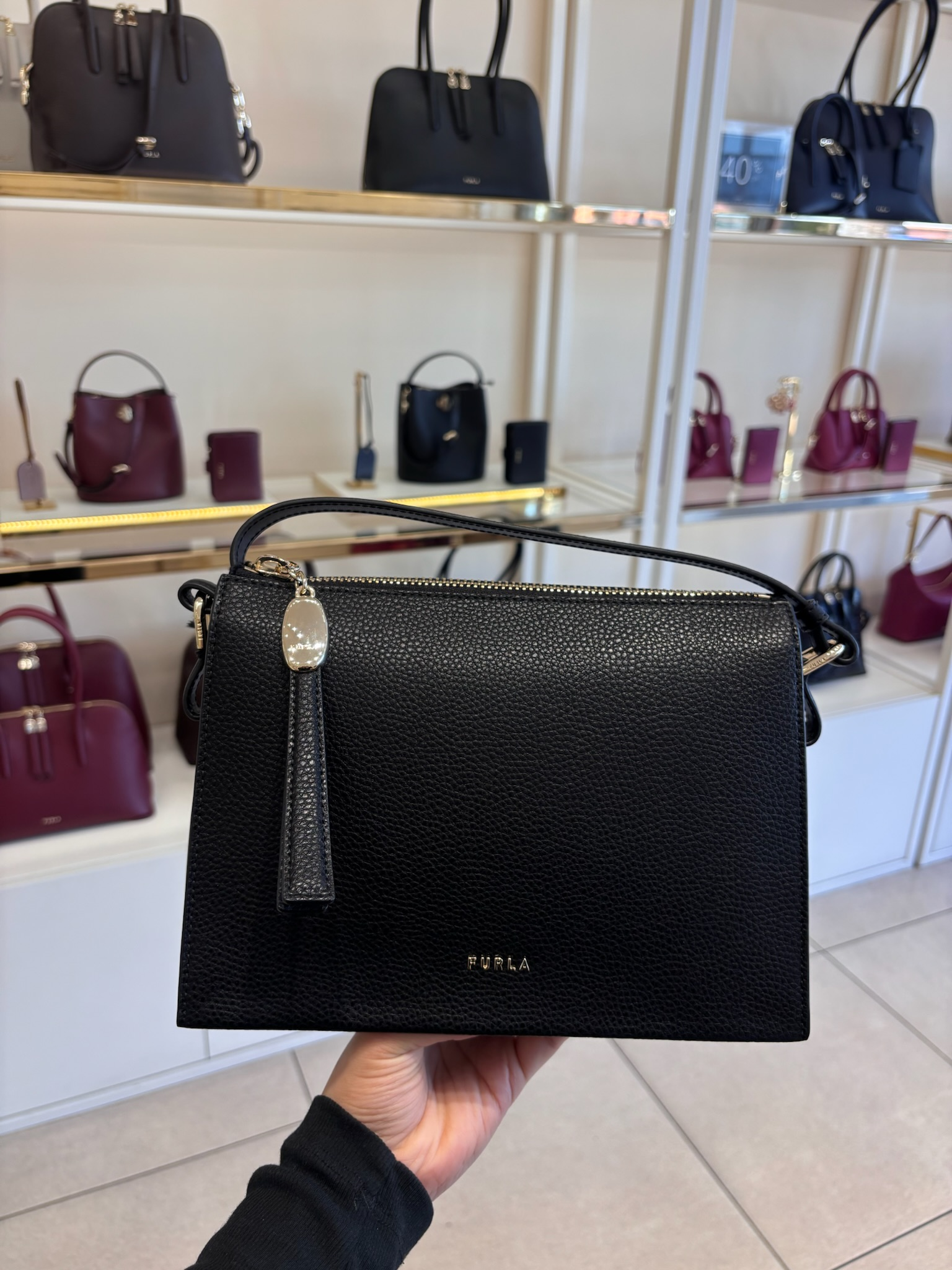 【預購】FURLA H040461 黑色荔枝紋牛皮流蘇拉鍊手提斜背包
