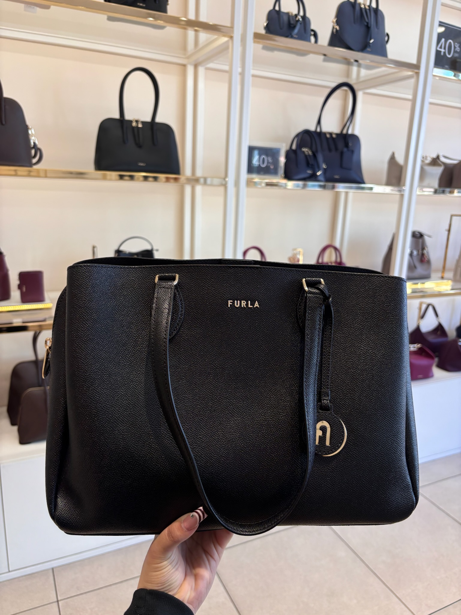 【預購】FURLA H040462 黑色荔枝紋牛皮吊飾托特包