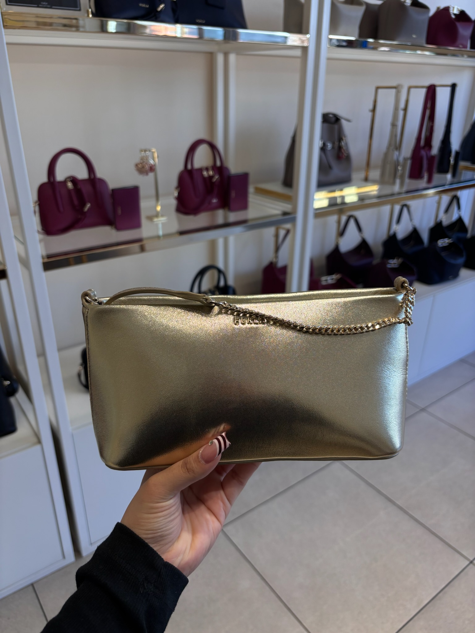 【預購】FURLA H040464 金屬光澤平滑牛皮鍊條裝飾手提包