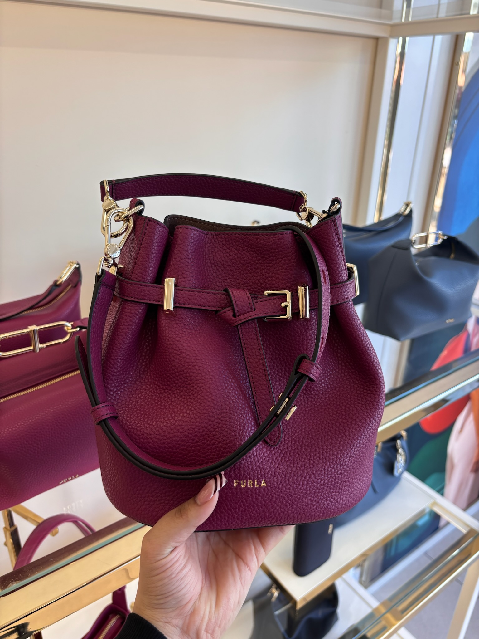 【預購】FURLA H040465 荔枝紋牛皮束口水桶包