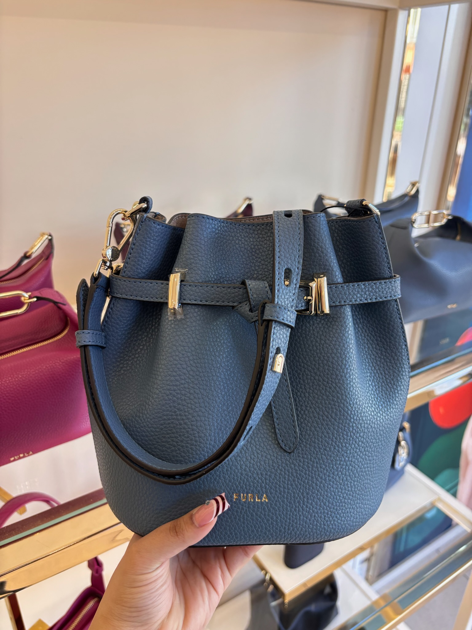 【預購】FURLA H040465 荔枝紋牛皮束口水桶包